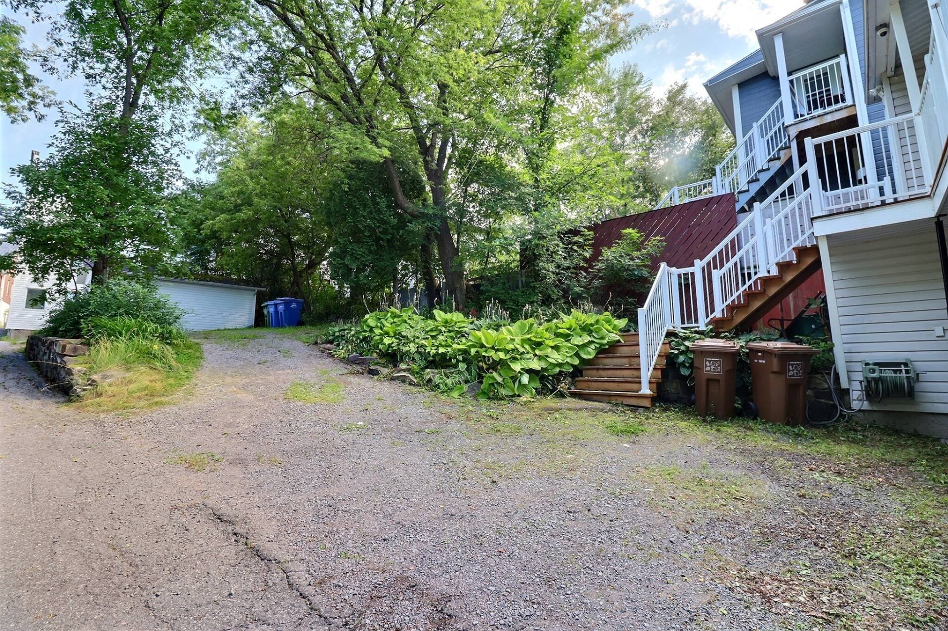 









299

 - 301


Rue Riverin

,
Saguenay (Chicoutimi),




QC
G7H4R9

