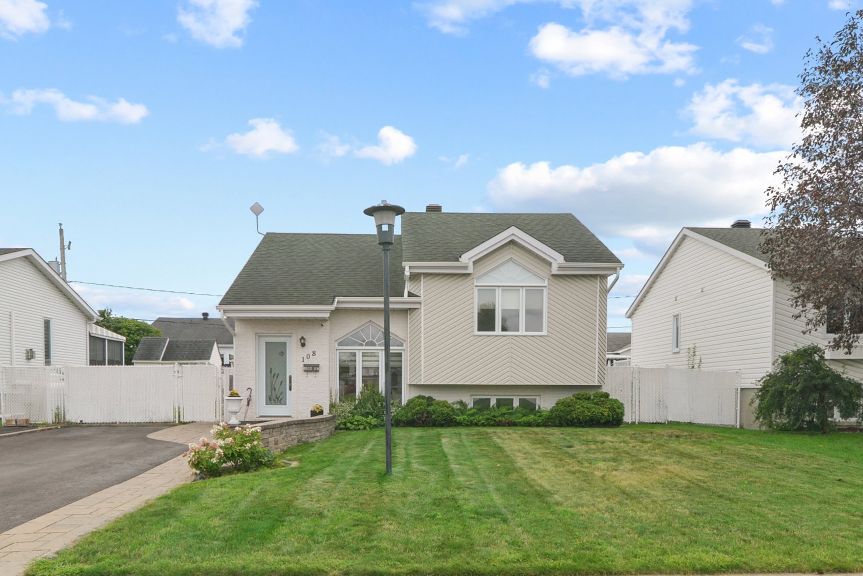 









108


Rue Vanier

,
Saint-Constant,




QC
J5A2J9

