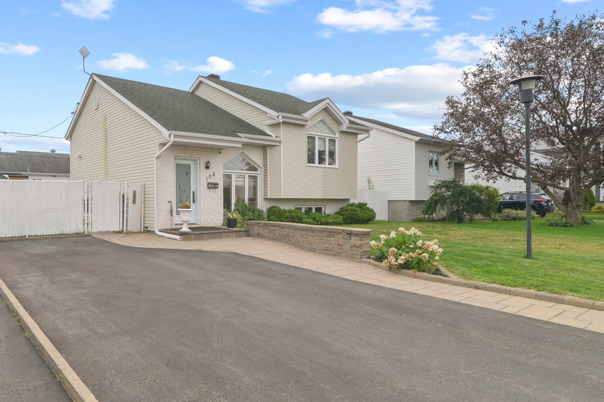 









108


Rue Vanier

,
Saint-Constant,




QC
J5A2J9

