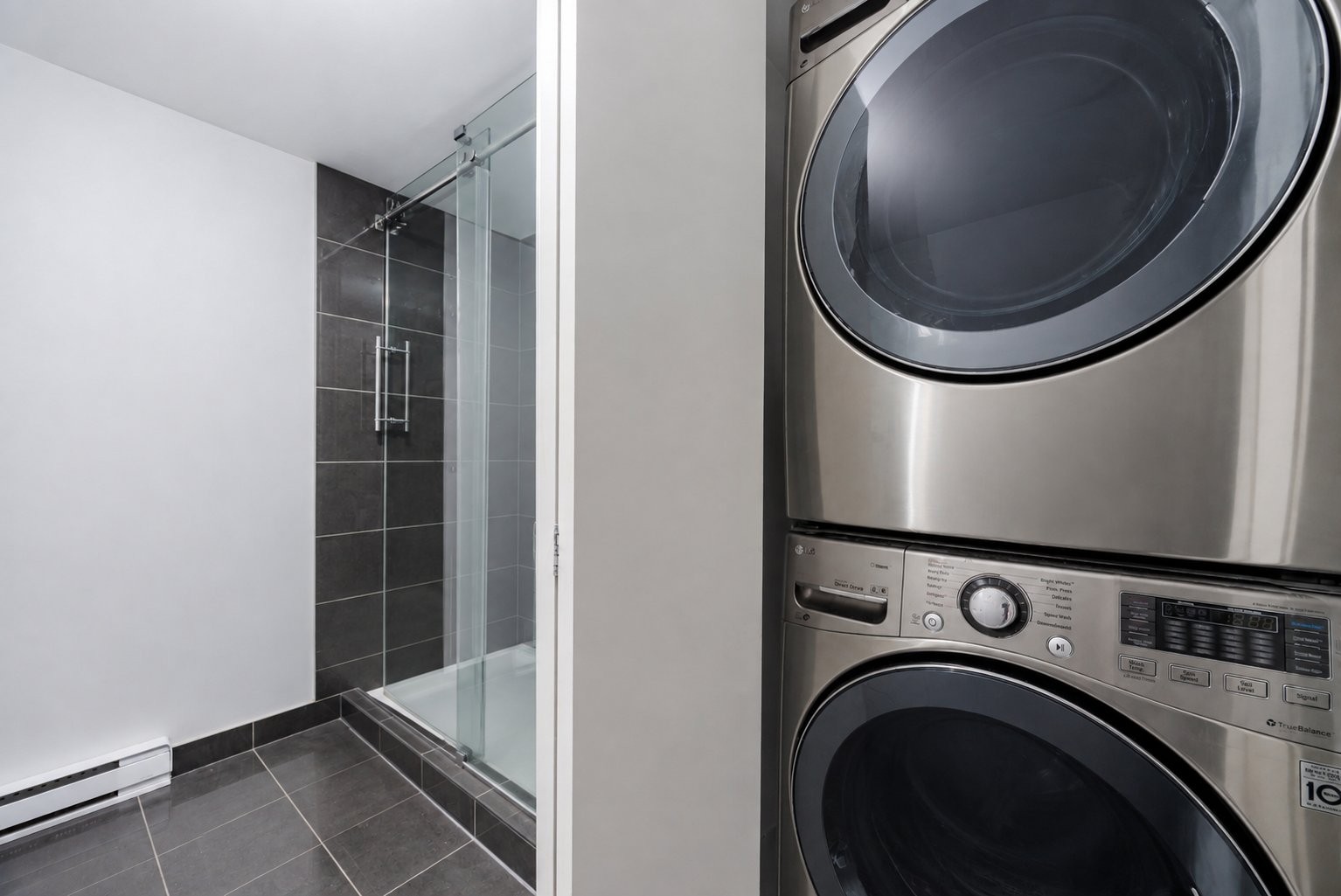 









235


Rue Peel

, 1006,
Montréal (Le Sud-Ouest),




QC
H3C0P8

