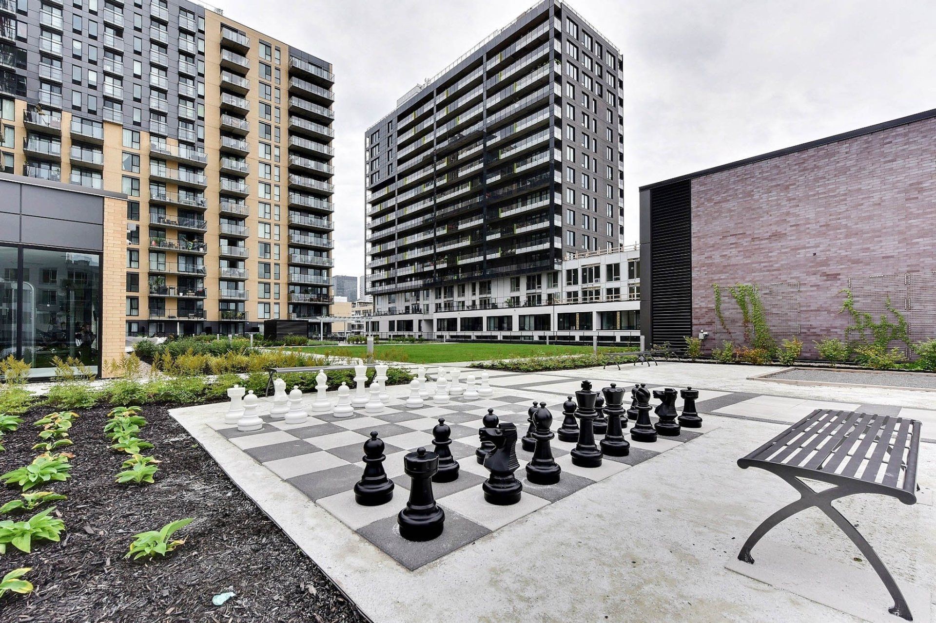 









235


Rue Peel

, 1006,
Montréal (Le Sud-Ouest),




QC
H3C0P8

