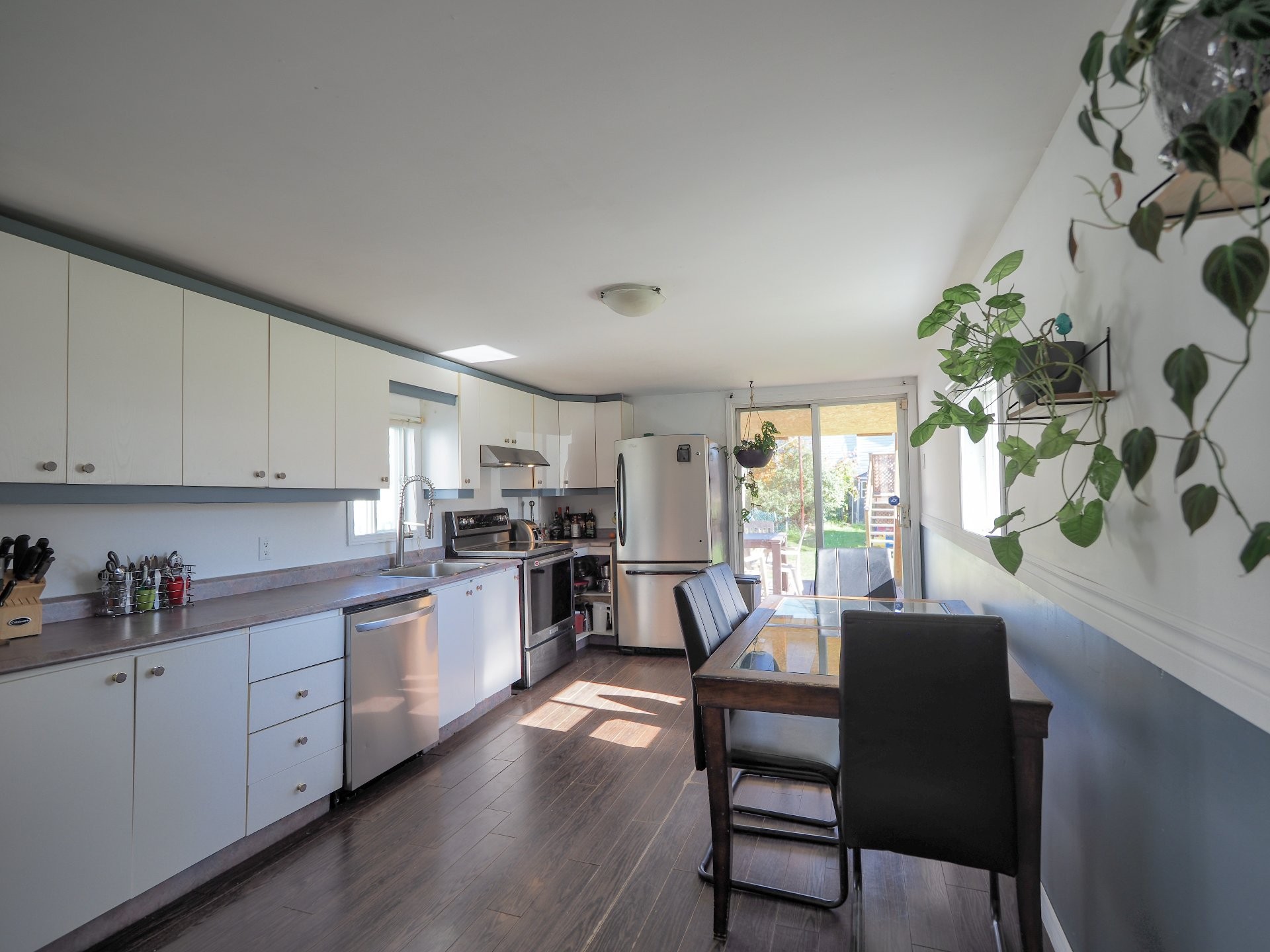 









11650


Rue Notre-Dame O.

,
Trois-Rivières,




QC
G9B6W4

