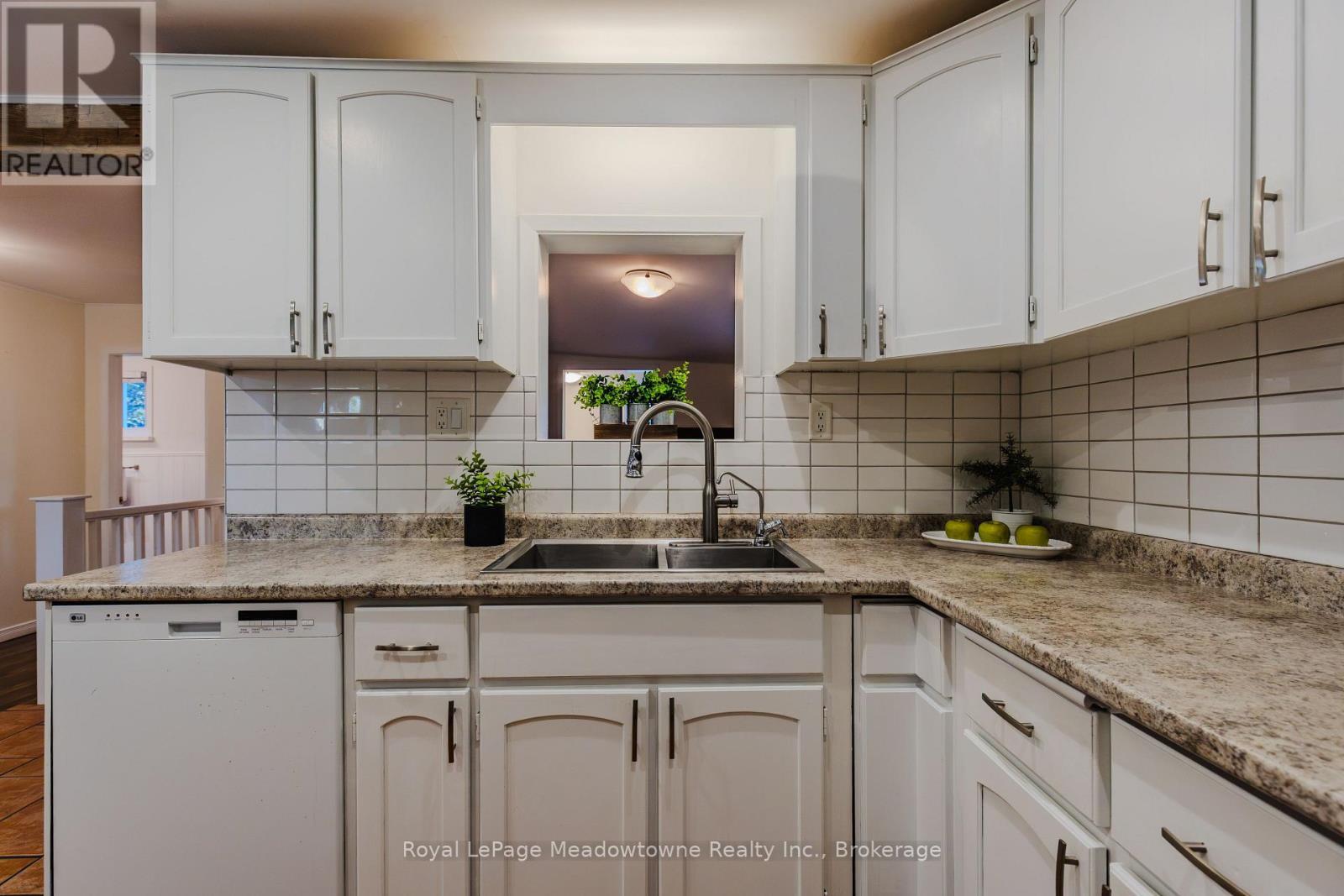 












5013 ERAMOSA-ERIN TOWNLINE

,
Erin,




Ontario
N0B2K0

