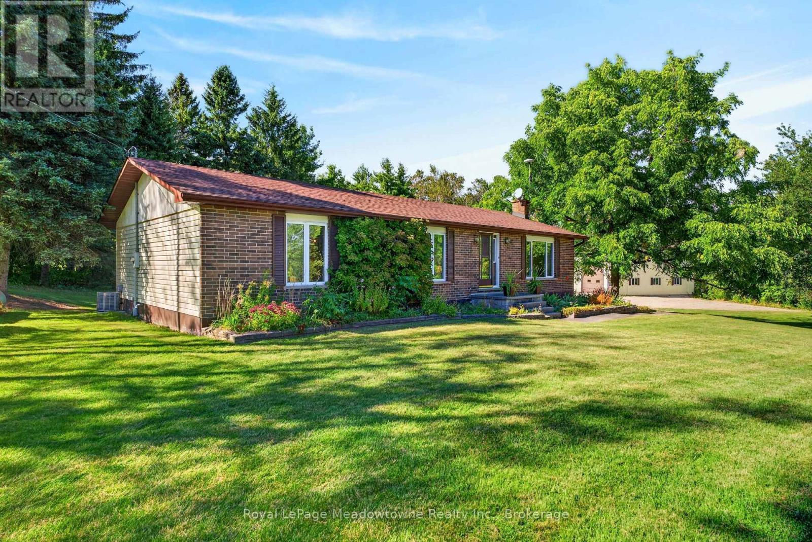 












4095 20 SIDE ROAD

,
Milton (NA Rural Nassagaweya),




Ontario
N0B2K0

