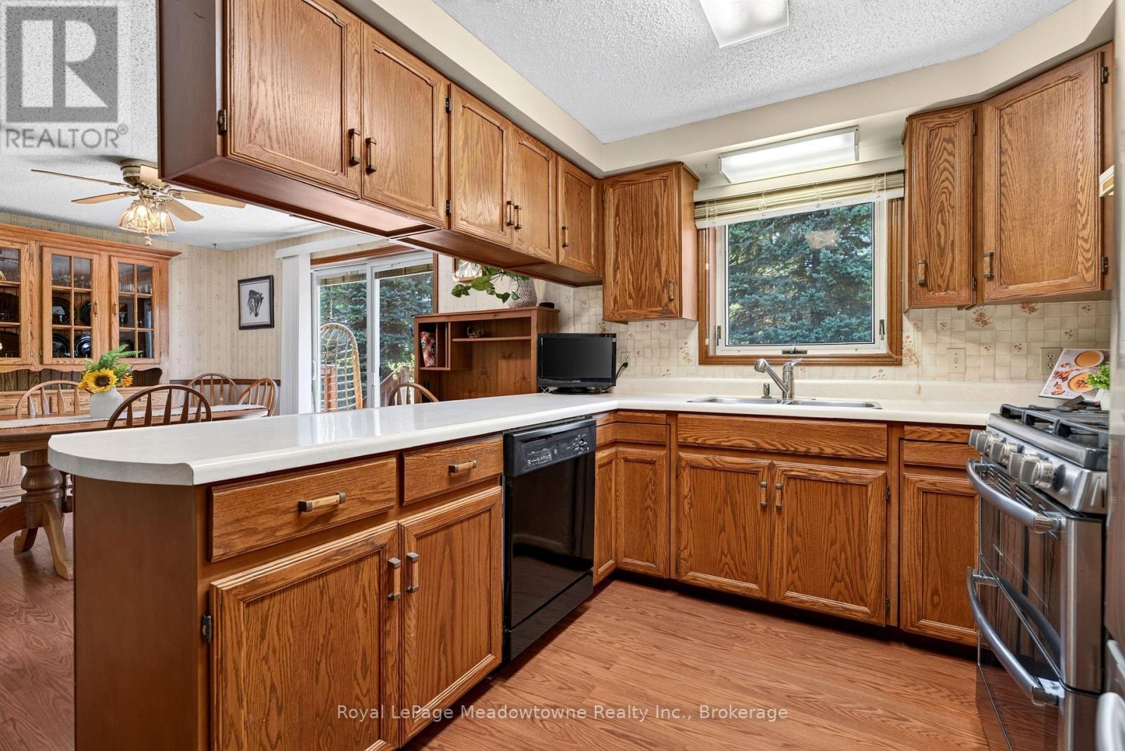 












4095 20 SIDE ROAD

,
Milton (NA Rural Nassagaweya),




Ontario
N0B2K0

