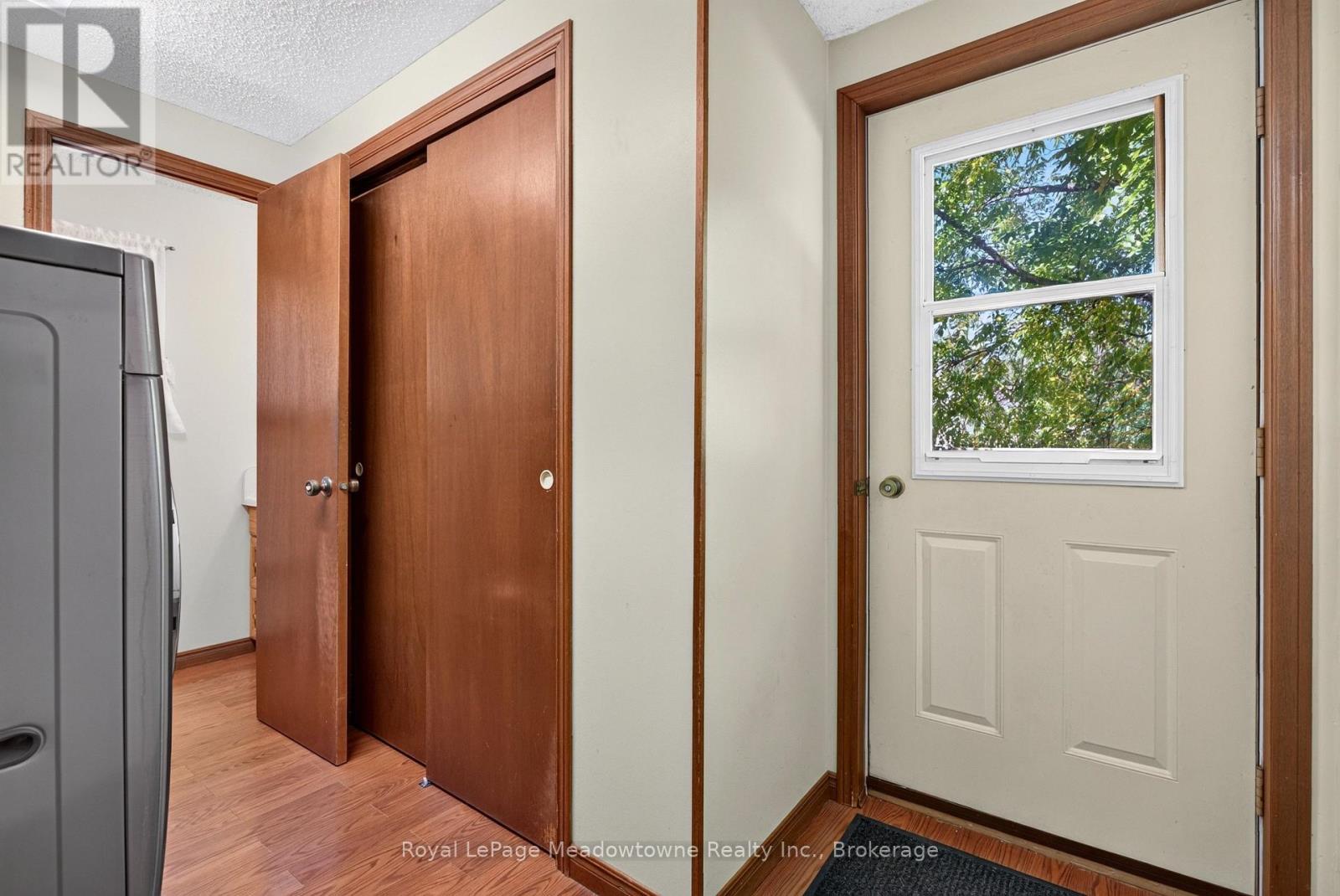 












4095 20 SIDE ROAD

,
Milton (NA Rural Nassagaweya),




Ontario
N0B2K0

