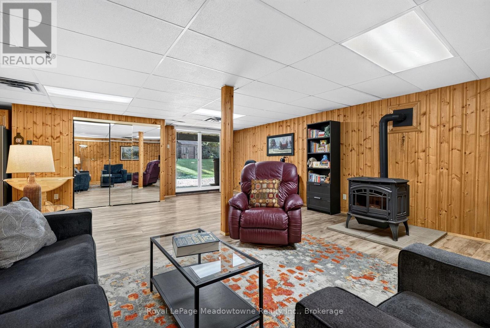 












4095 20 SIDE ROAD

,
Milton (NA Rural Nassagaweya),




Ontario
N0B2K0

