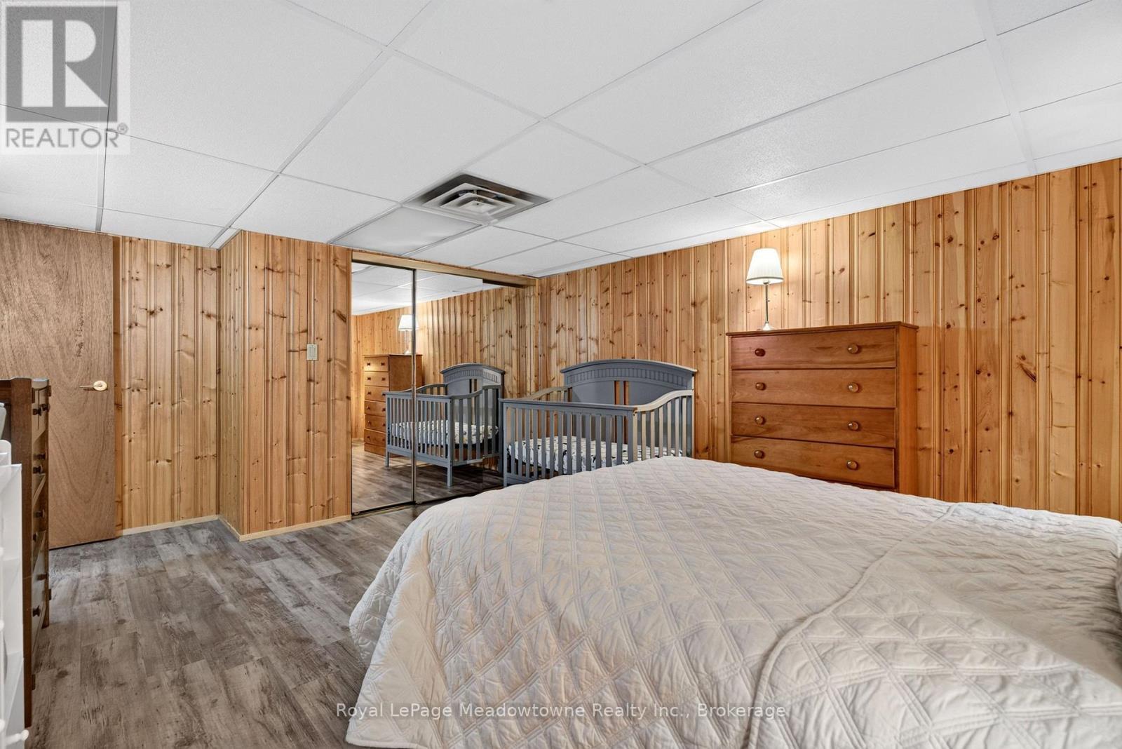 












4095 20 SIDE ROAD

,
Milton (NA Rural Nassagaweya),




Ontario
N0B2K0

