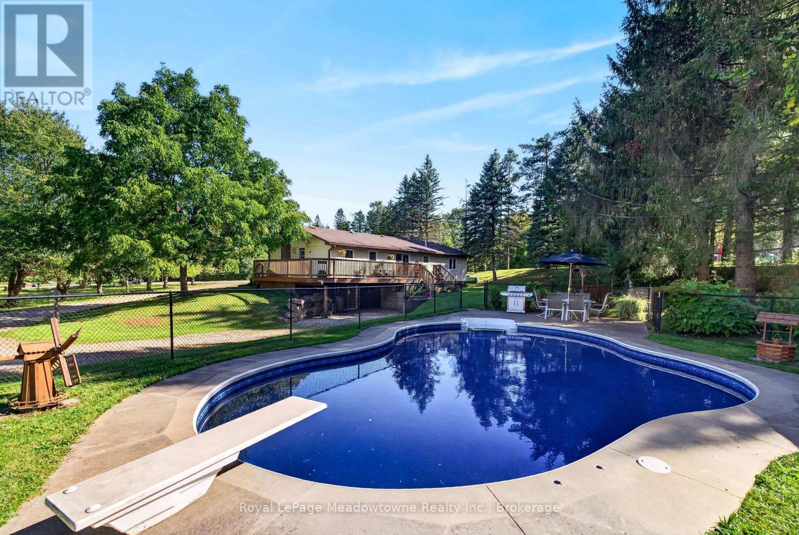 












4095 20 SIDE ROAD

,
Milton (NA Rural Nassagaweya),




Ontario
N0B2K0

