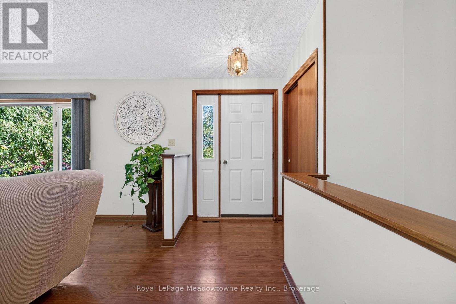 












4095 20 SIDE ROAD

,
Milton (NA Rural Nassagaweya),




Ontario
N0B2K0

