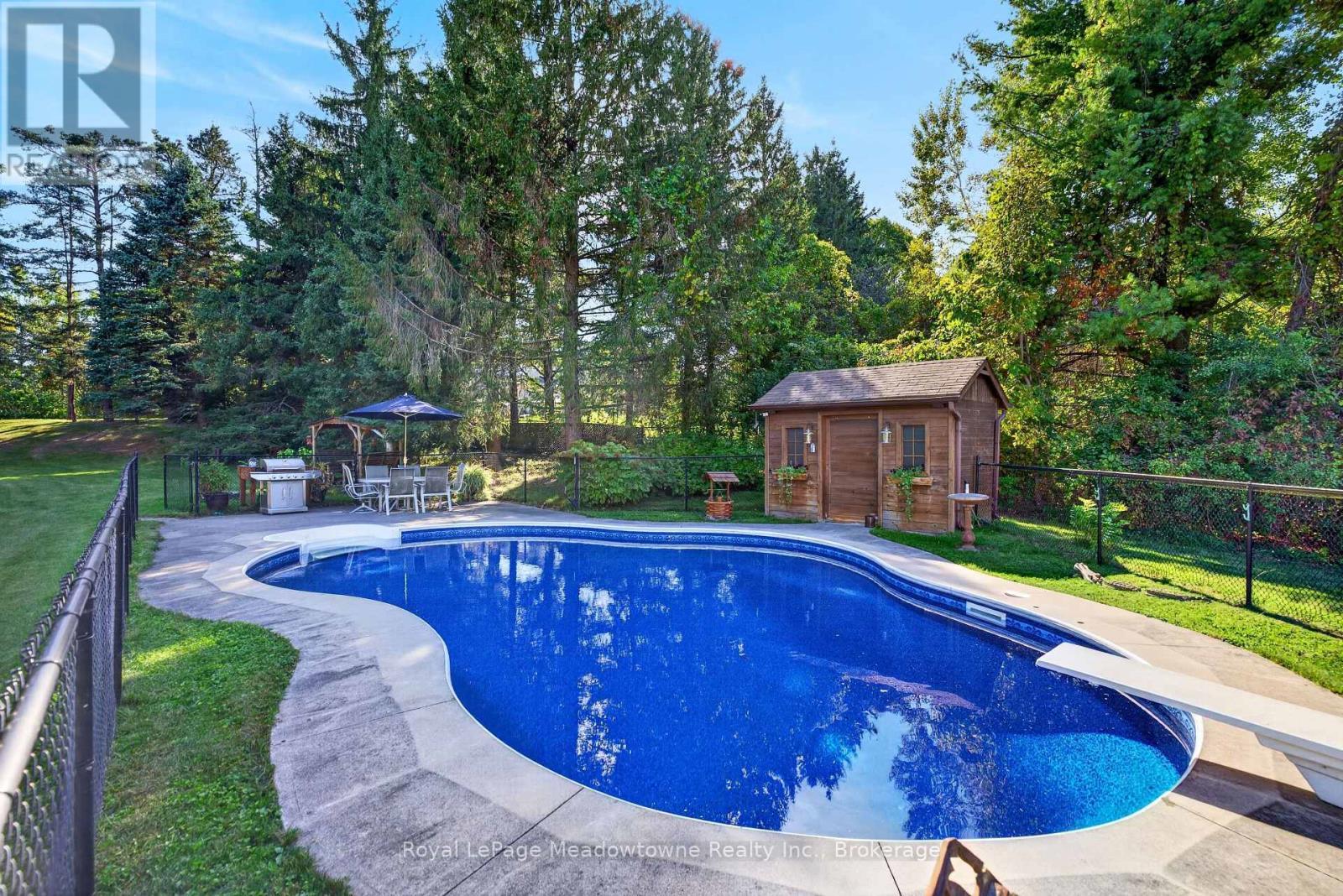 












4095 20 SIDE ROAD

,
Milton (NA Rural Nassagaweya),




Ontario
N0B2K0

