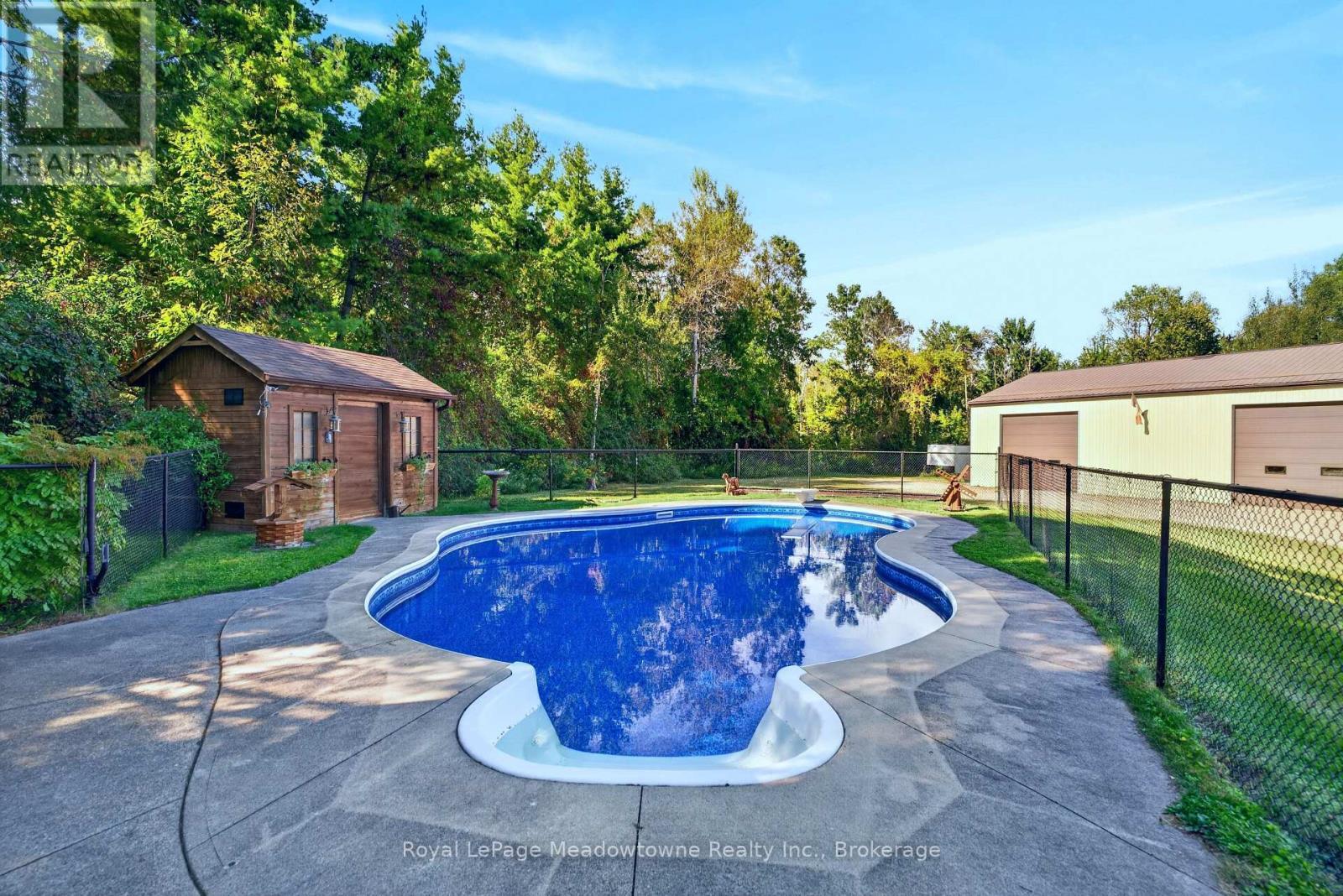 












4095 20 SIDE ROAD

,
Milton (NA Rural Nassagaweya),




Ontario
N0B2K0

