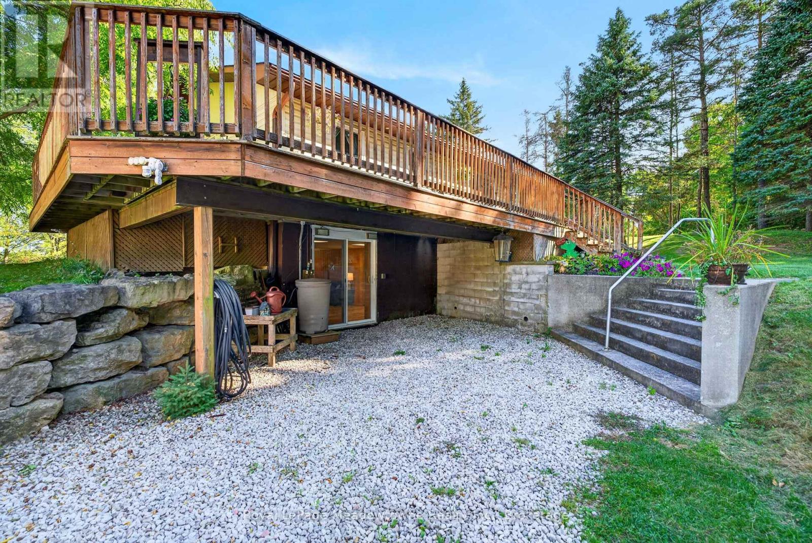 












4095 20 SIDE ROAD

,
Milton (NA Rural Nassagaweya),




Ontario
N0B2K0

