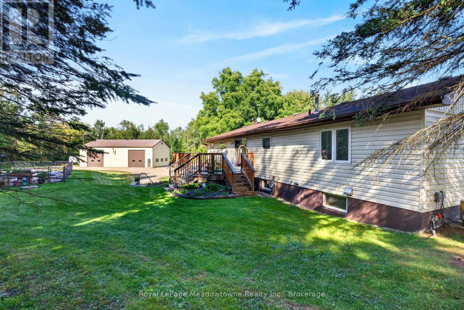 












4095 20 SIDE ROAD

,
Milton (NA Rural Nassagaweya),




Ontario
N0B2K0

