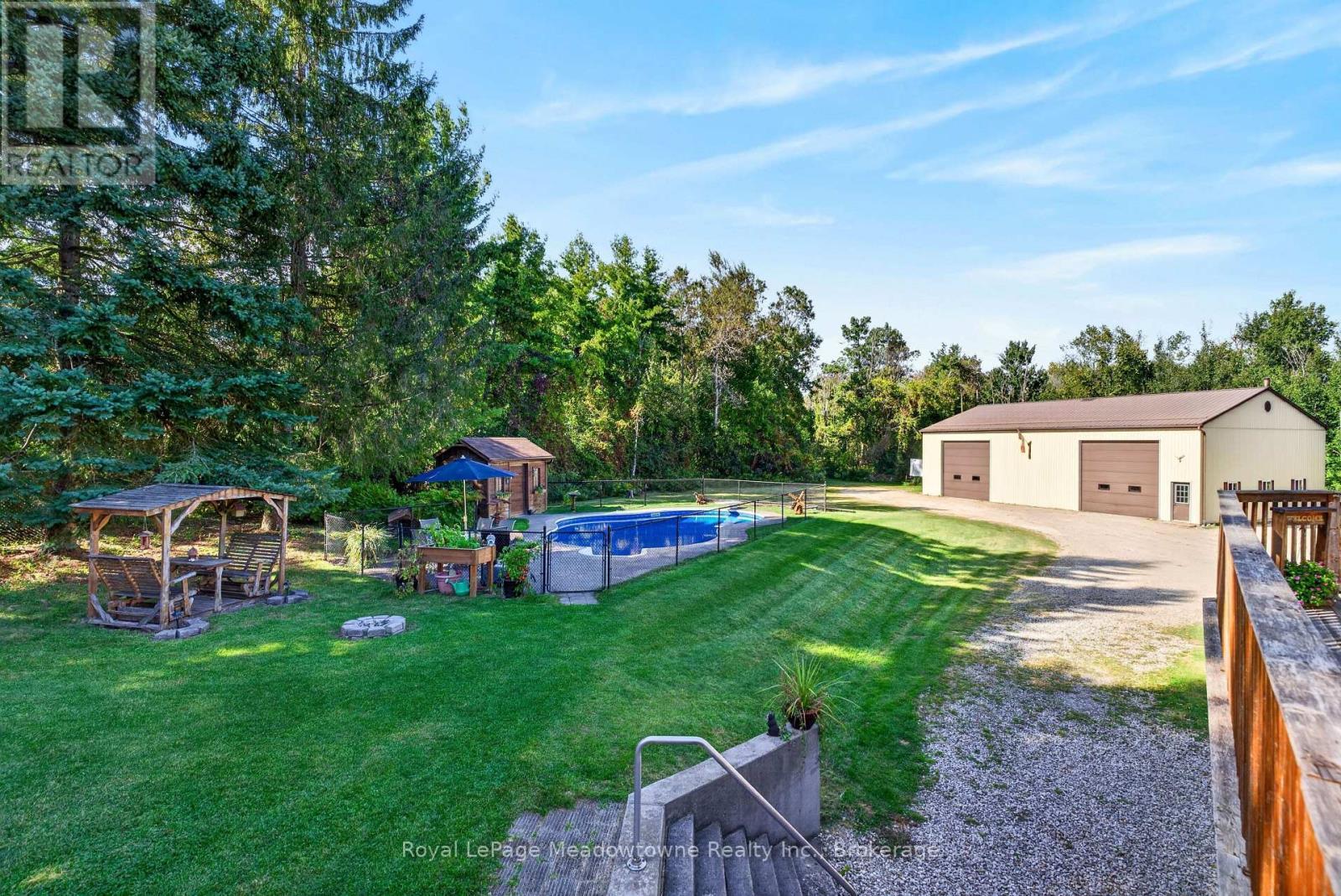 












4095 20 SIDE ROAD

,
Milton (NA Rural Nassagaweya),




Ontario
N0B2K0

