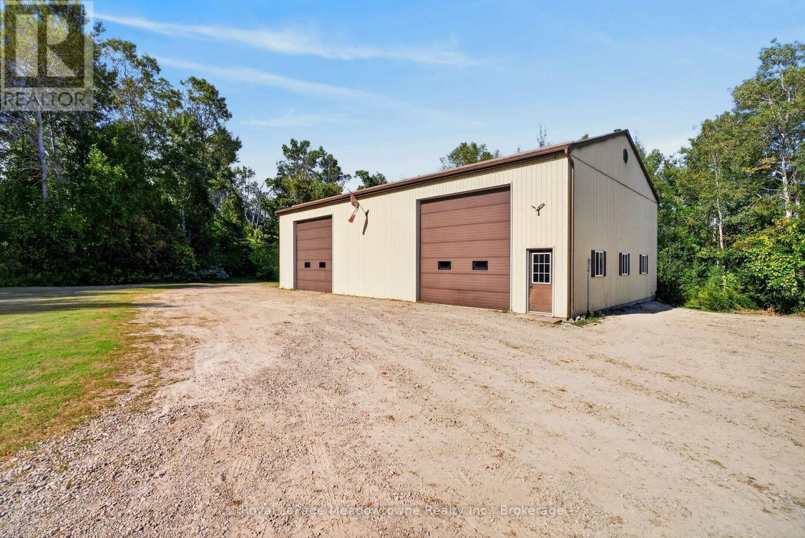 












4095 20 SIDE ROAD

,
Milton (NA Rural Nassagaweya),




Ontario
N0B2K0

