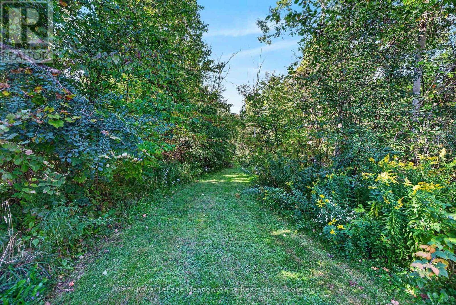 












4095 20 SIDE ROAD

,
Milton (NA Rural Nassagaweya),




Ontario
N0B2K0

