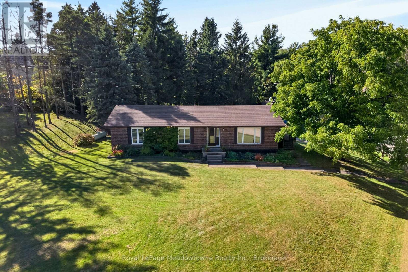 












4095 20 SIDE ROAD

,
Milton (NA Rural Nassagaweya),




Ontario
N0B2K0

