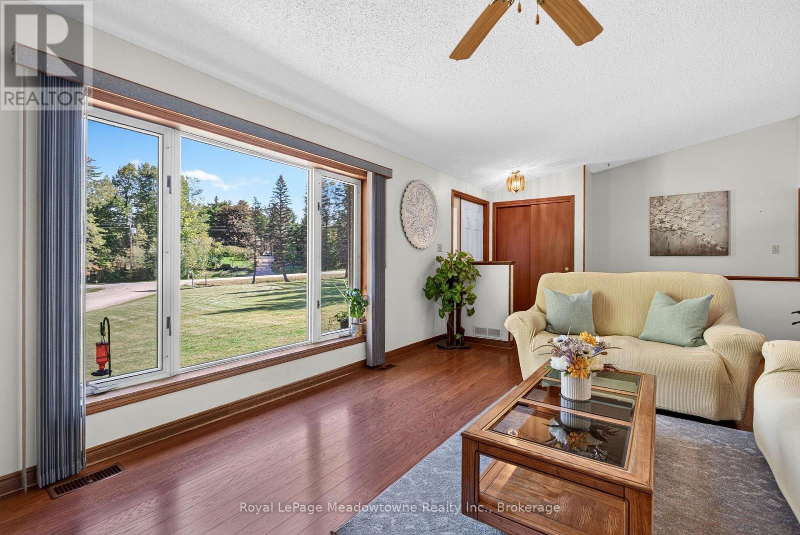 












4095 20 SIDE ROAD

,
Milton (NA Rural Nassagaweya),




Ontario
N0B2K0

