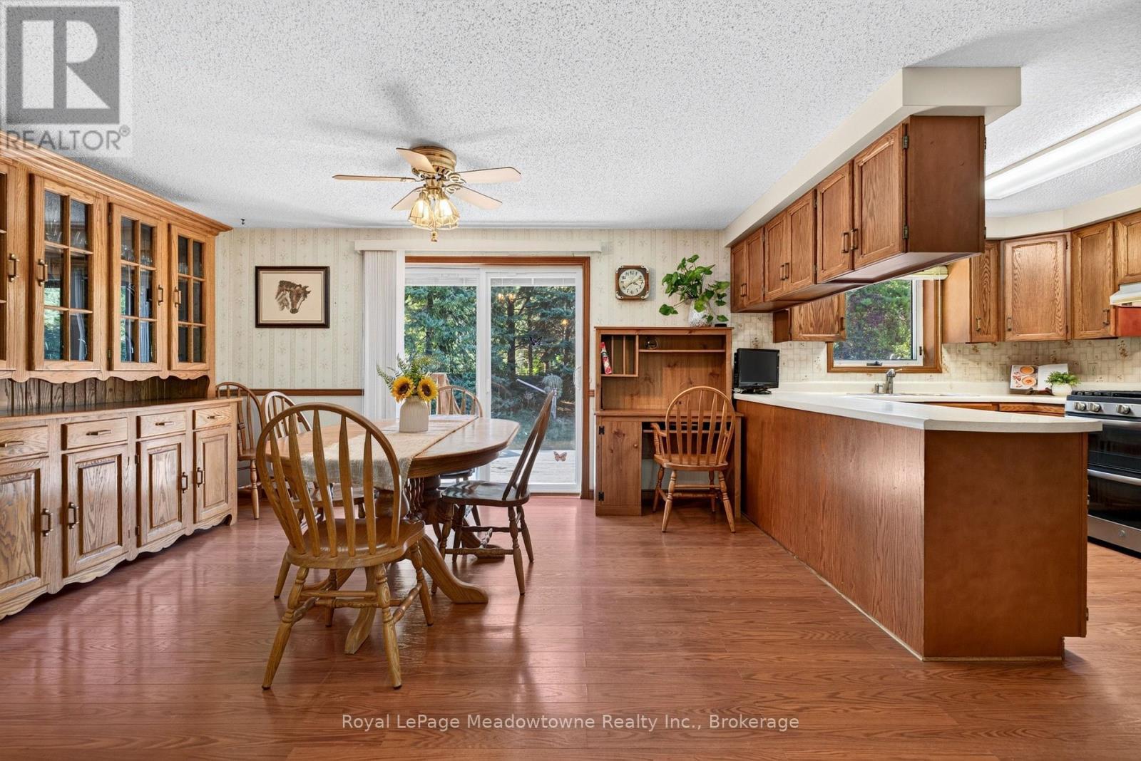 












4095 20 SIDE ROAD

,
Milton (NA Rural Nassagaweya),




Ontario
N0B2K0

