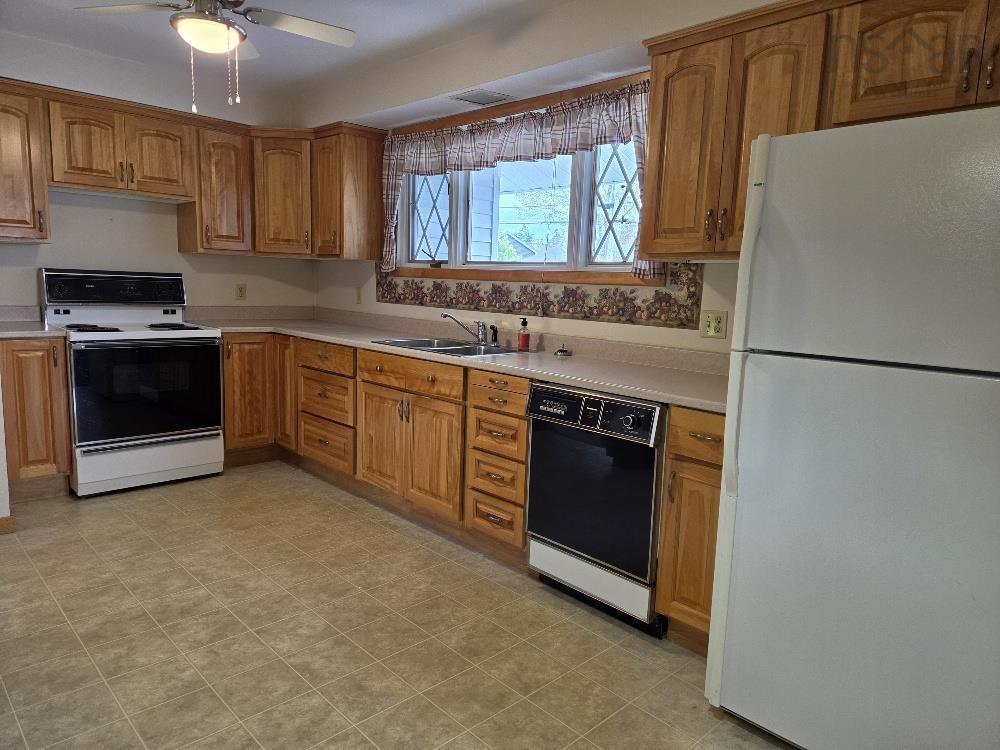 












351 Pleasant St

,
Truro,




NS
B2N 1T5


