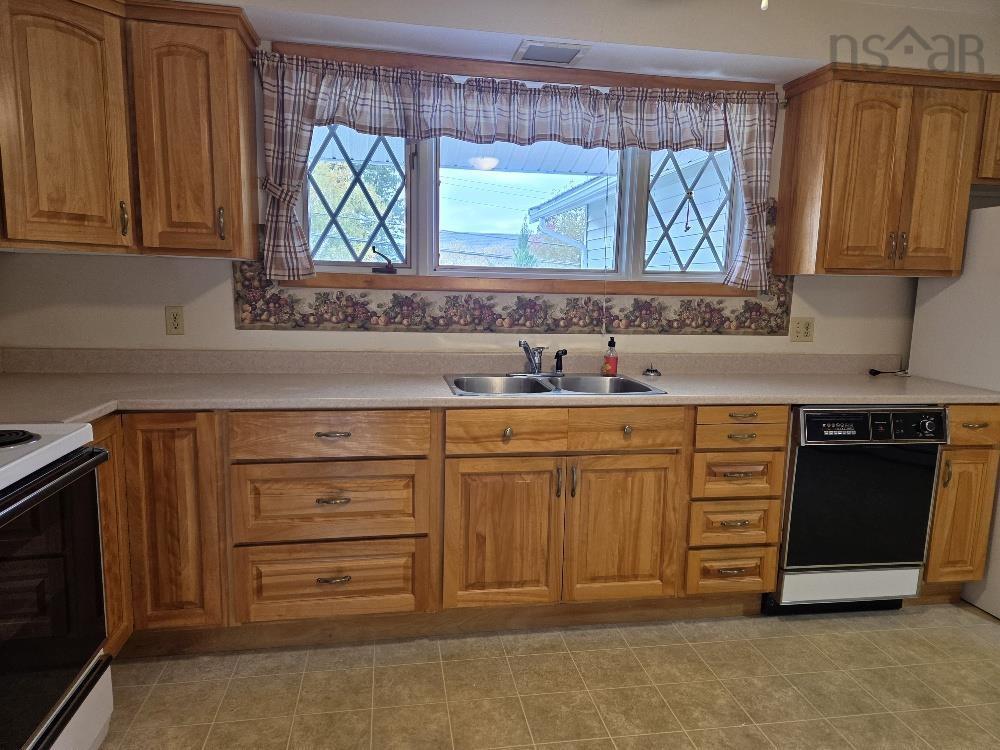 












351 Pleasant St

,
Truro,




NS
B2N 1T5

