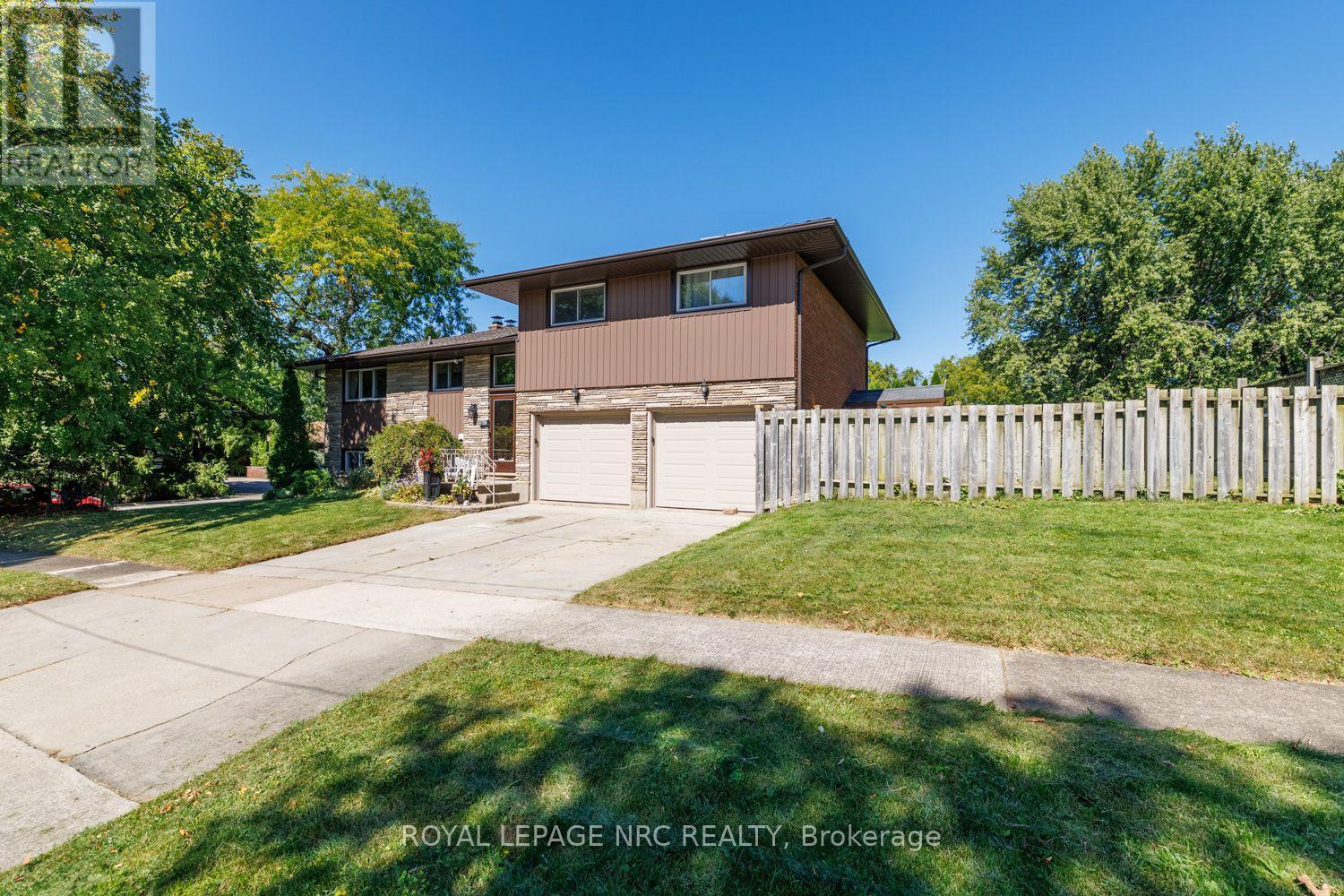 












2 GLENBRAE AVENUE

,
St. Catharines (Burleigh Hill),




Ontario
L2T1V1

