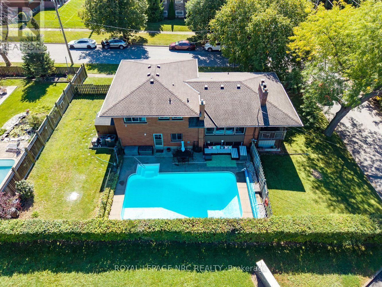 












2 GLENBRAE AVENUE

,
St. Catharines (Burleigh Hill),




Ontario
L2T1V1

