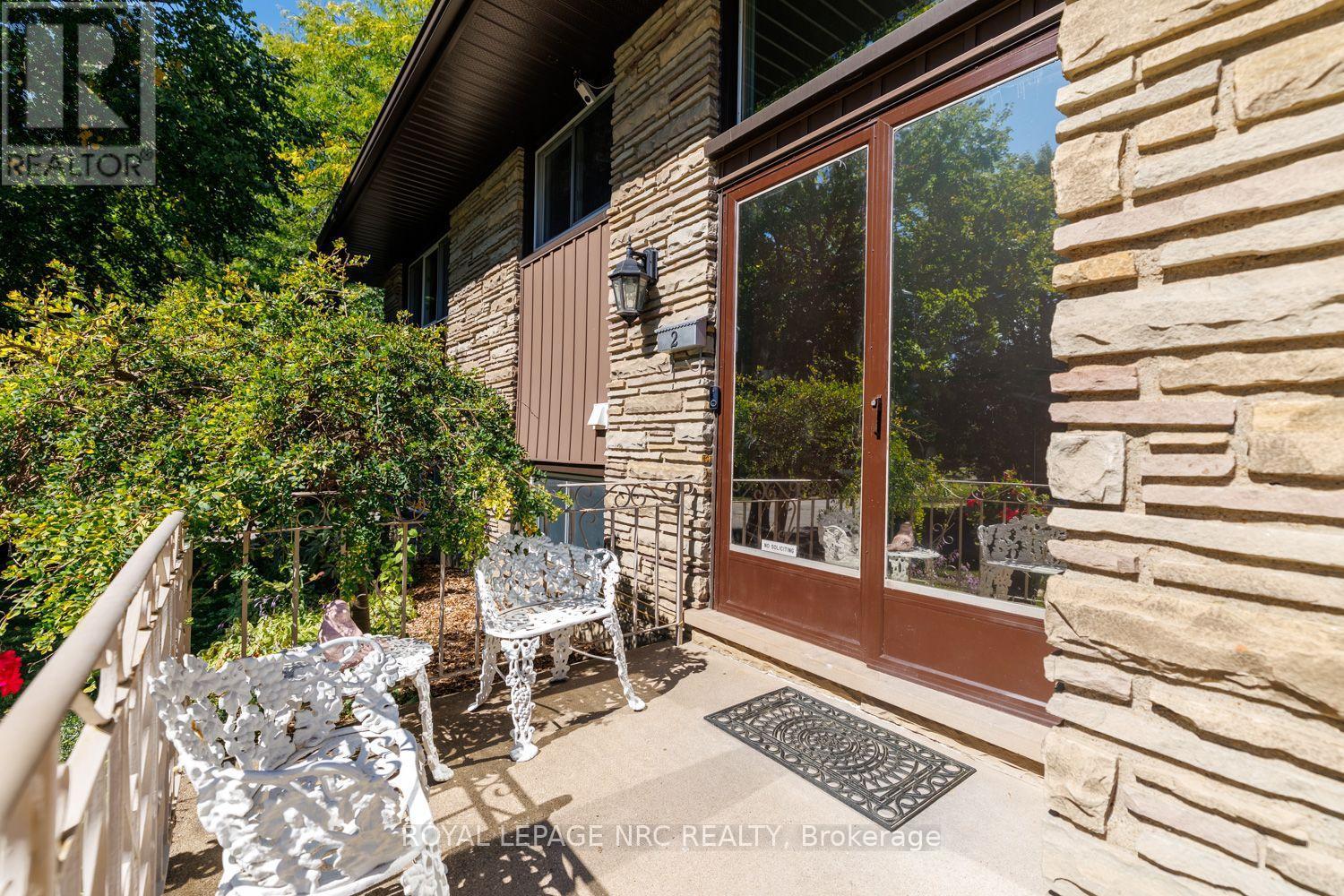 












2 GLENBRAE AVENUE

,
St. Catharines (Burleigh Hill),




Ontario
L2T1V1


