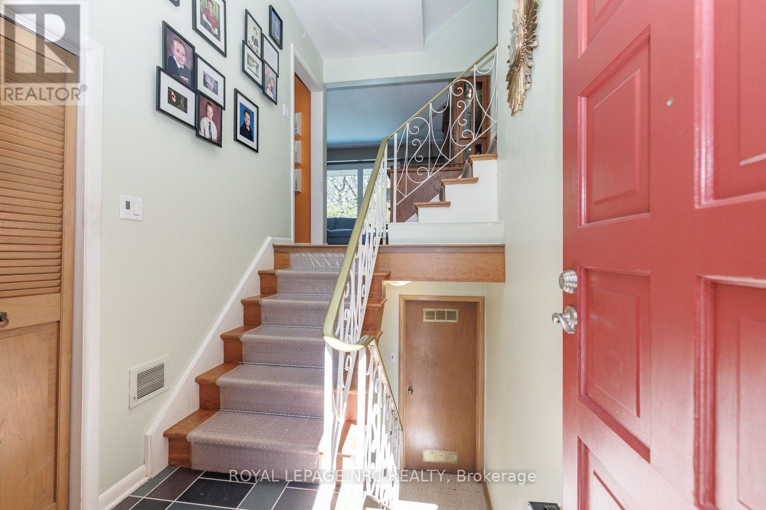 












2 GLENBRAE AVENUE

,
St. Catharines (Burleigh Hill),




Ontario
L2T1V1

