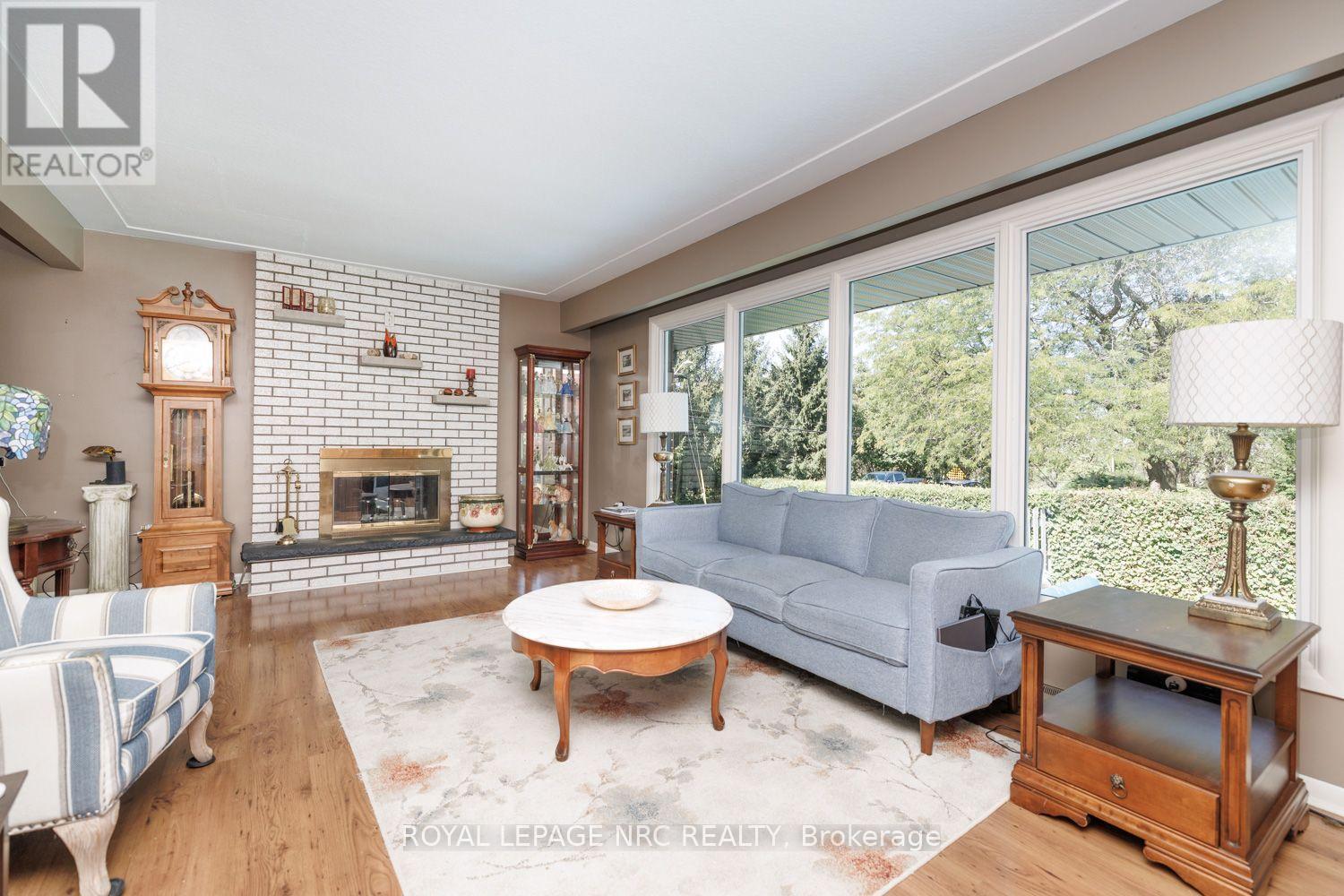 












2 GLENBRAE AVENUE

,
St. Catharines (Burleigh Hill),




Ontario
L2T1V1

