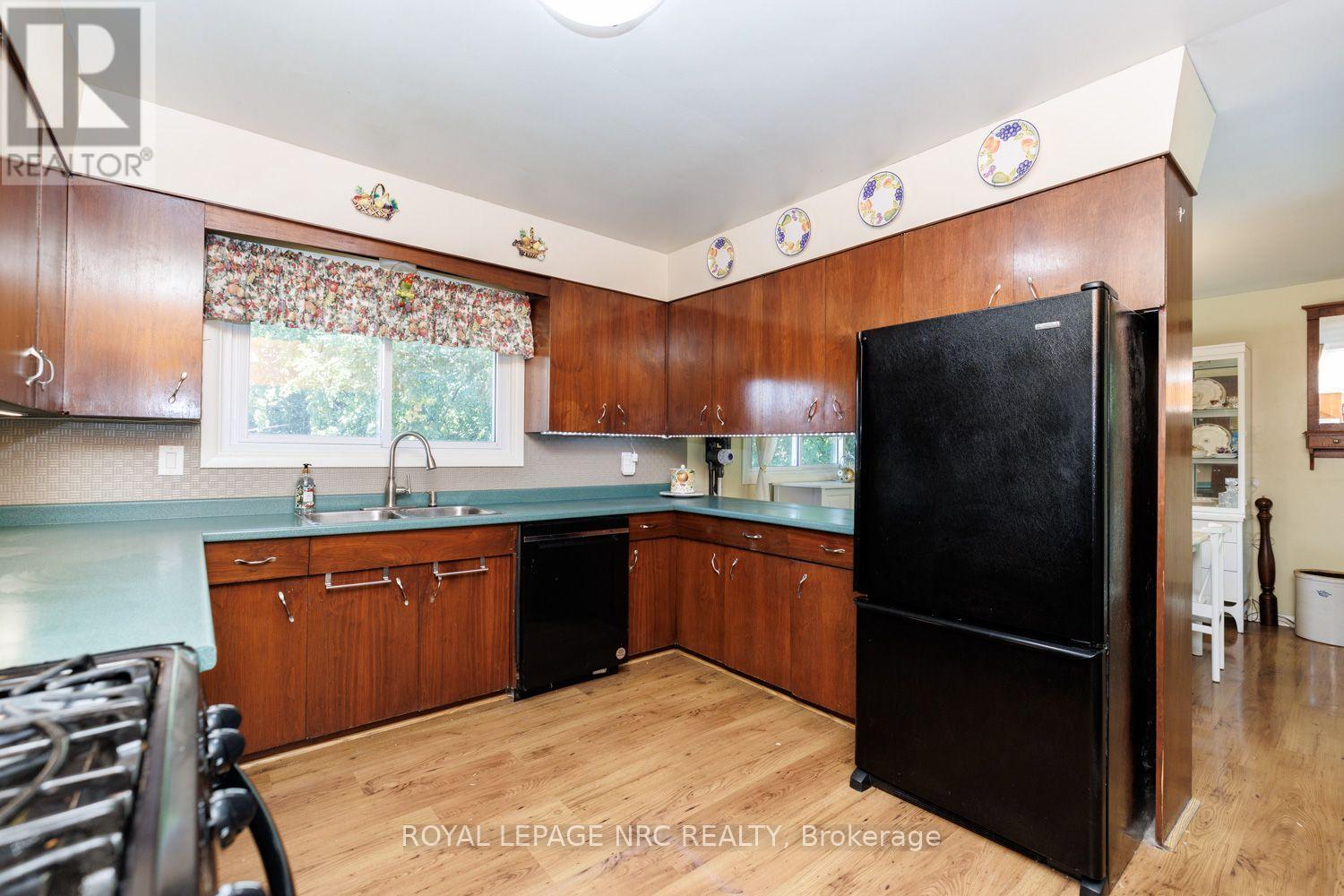 












2 GLENBRAE AVENUE

,
St. Catharines (Burleigh Hill),




Ontario
L2T1V1


