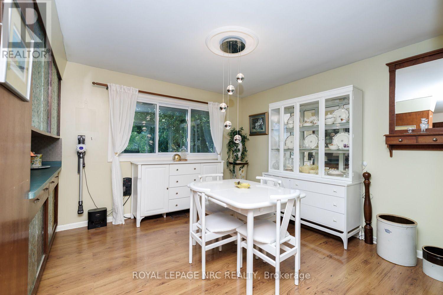 












2 GLENBRAE AVENUE

,
St. Catharines (Burleigh Hill),




Ontario
L2T1V1

