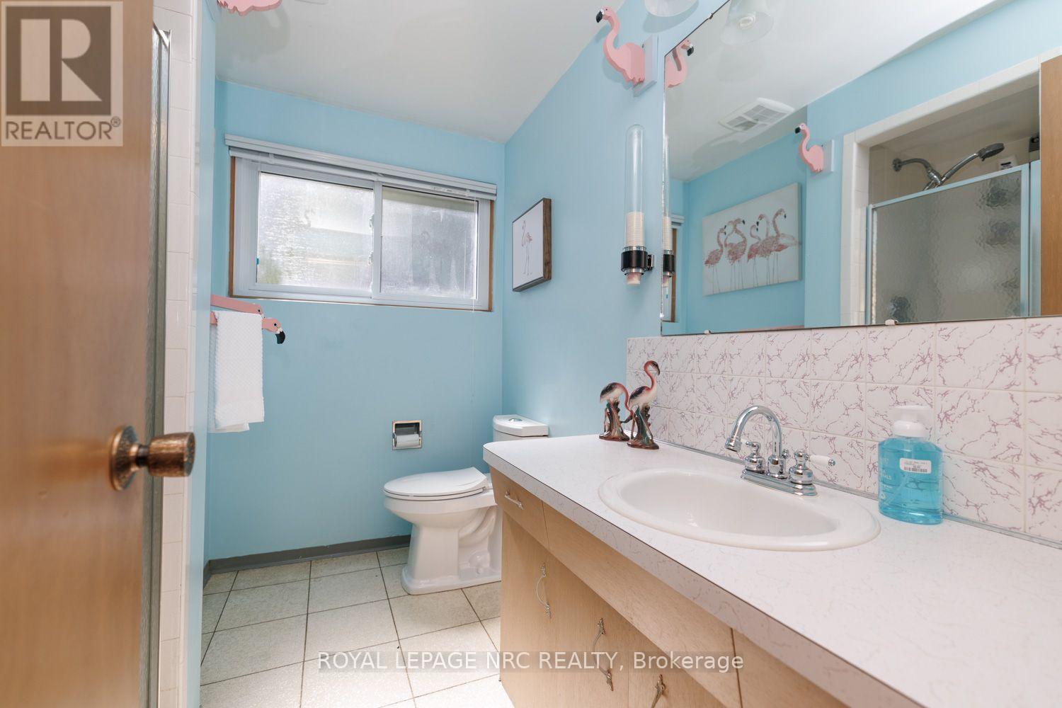 












2 GLENBRAE AVENUE

,
St. Catharines (Burleigh Hill),




Ontario
L2T1V1

