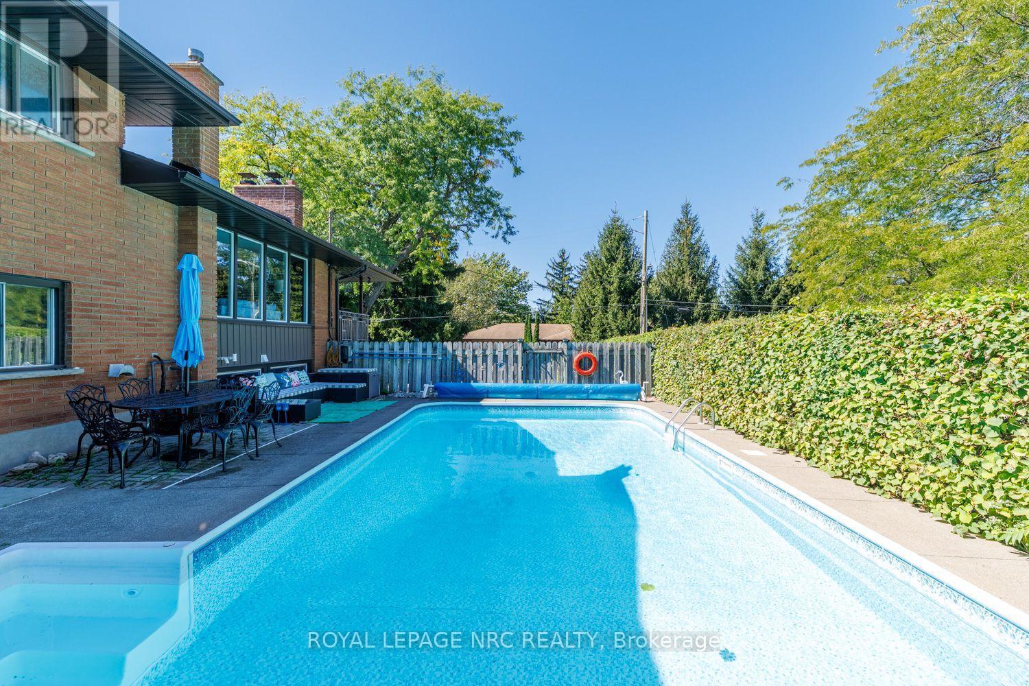 












2 GLENBRAE AVENUE

,
St. Catharines (Burleigh Hill),




Ontario
L2T1V1

