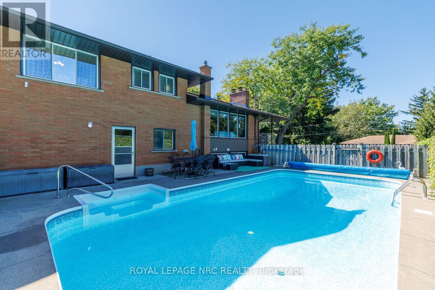 












2 GLENBRAE AVENUE

,
St. Catharines (Burleigh Hill),




Ontario
L2T1V1

