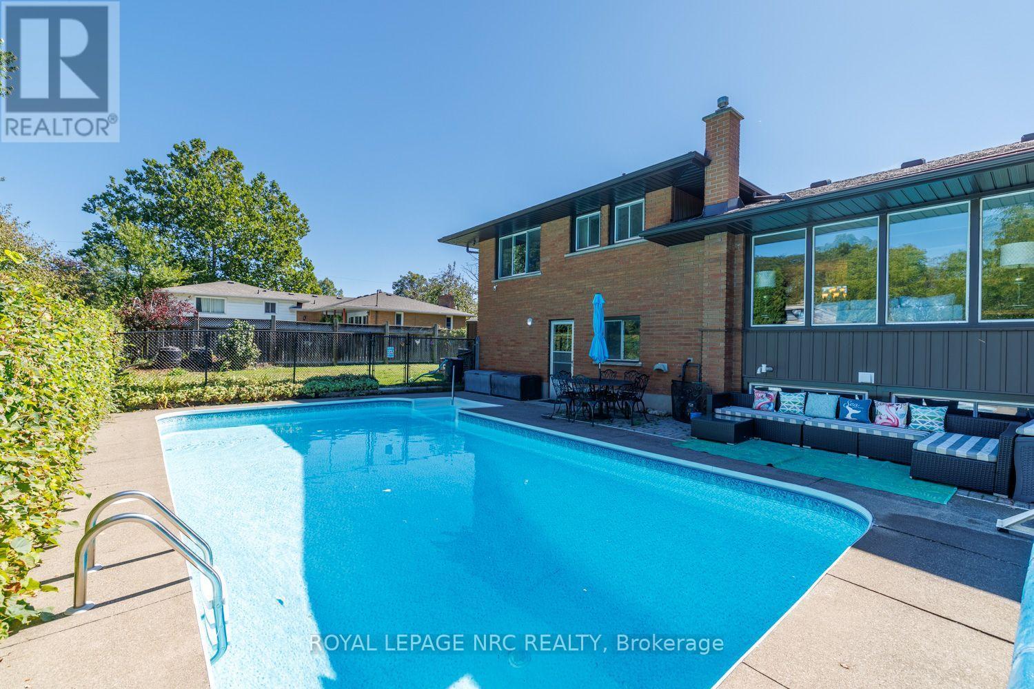 












2 GLENBRAE AVENUE

,
St. Catharines (Burleigh Hill),




Ontario
L2T1V1

