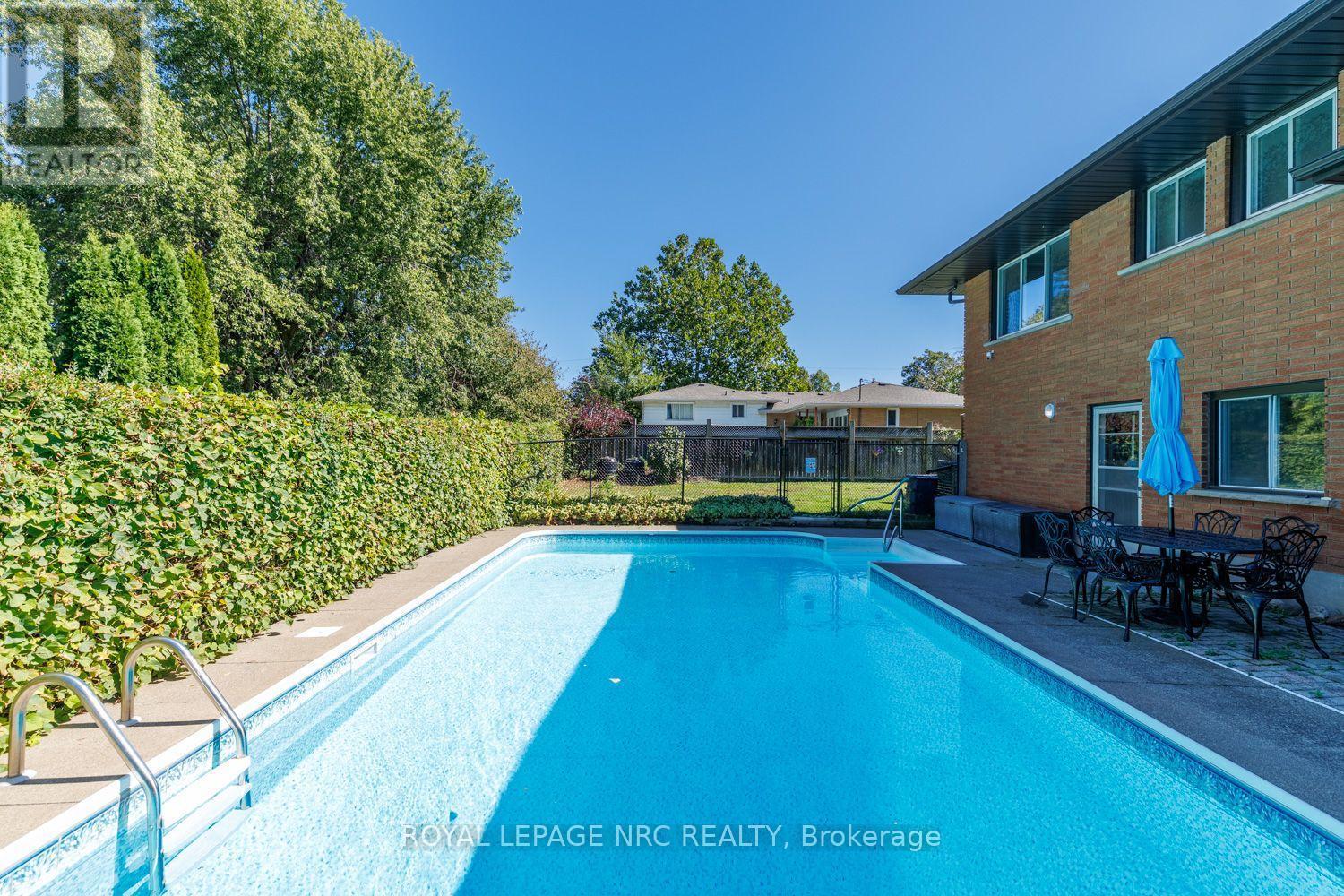 












2 GLENBRAE AVENUE

,
St. Catharines (Burleigh Hill),




Ontario
L2T1V1


