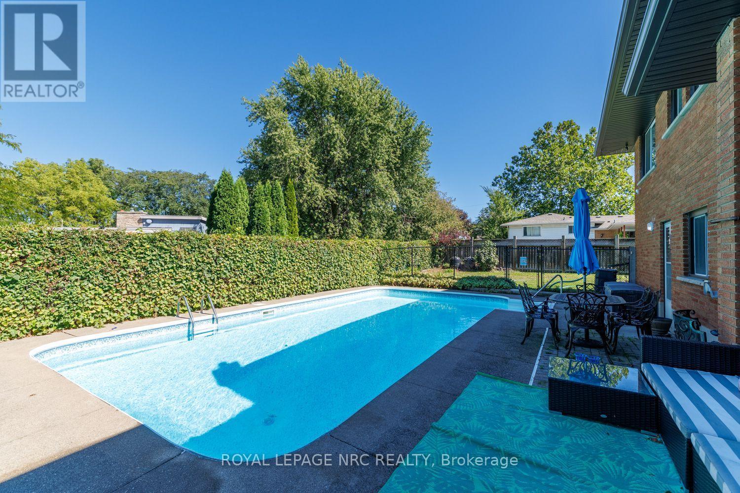 












2 GLENBRAE AVENUE

,
St. Catharines (Burleigh Hill),




Ontario
L2T1V1

