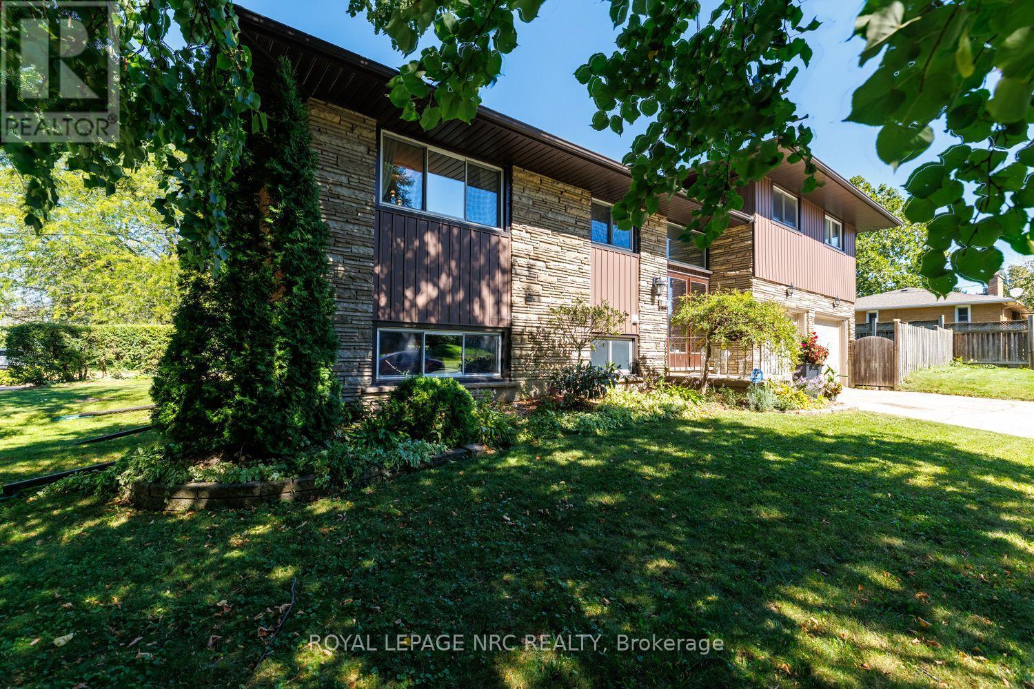 












2 GLENBRAE AVENUE

,
St. Catharines (Burleigh Hill),




Ontario
L2T1V1

