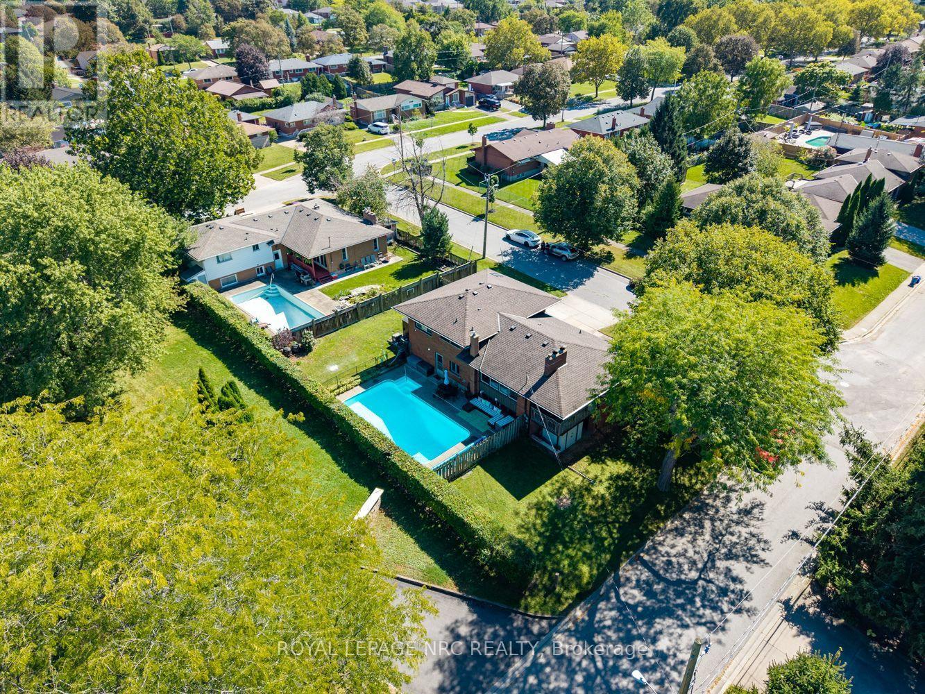 












2 GLENBRAE AVENUE

,
St. Catharines (Burleigh Hill),




Ontario
L2T1V1

