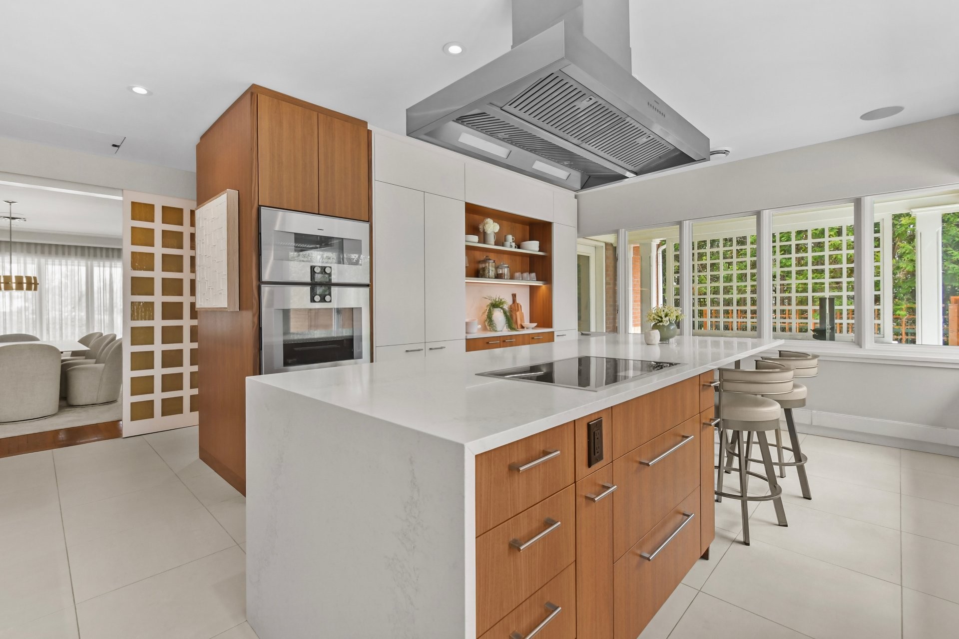 









1670


Ch. Markham

,
Mont-Royal,




QC
H3P3B2

