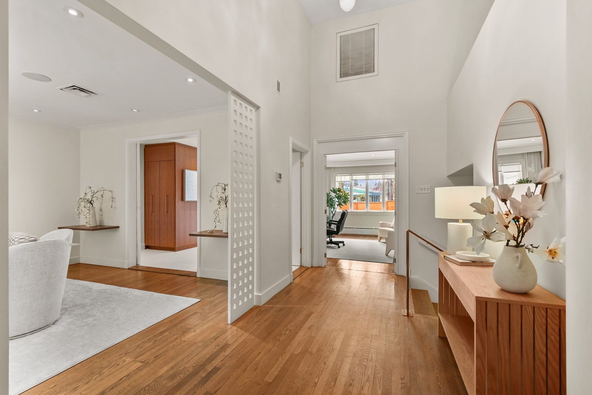 









1670


Ch. Markham

,
Mont-Royal,




QC
H3P3B2

