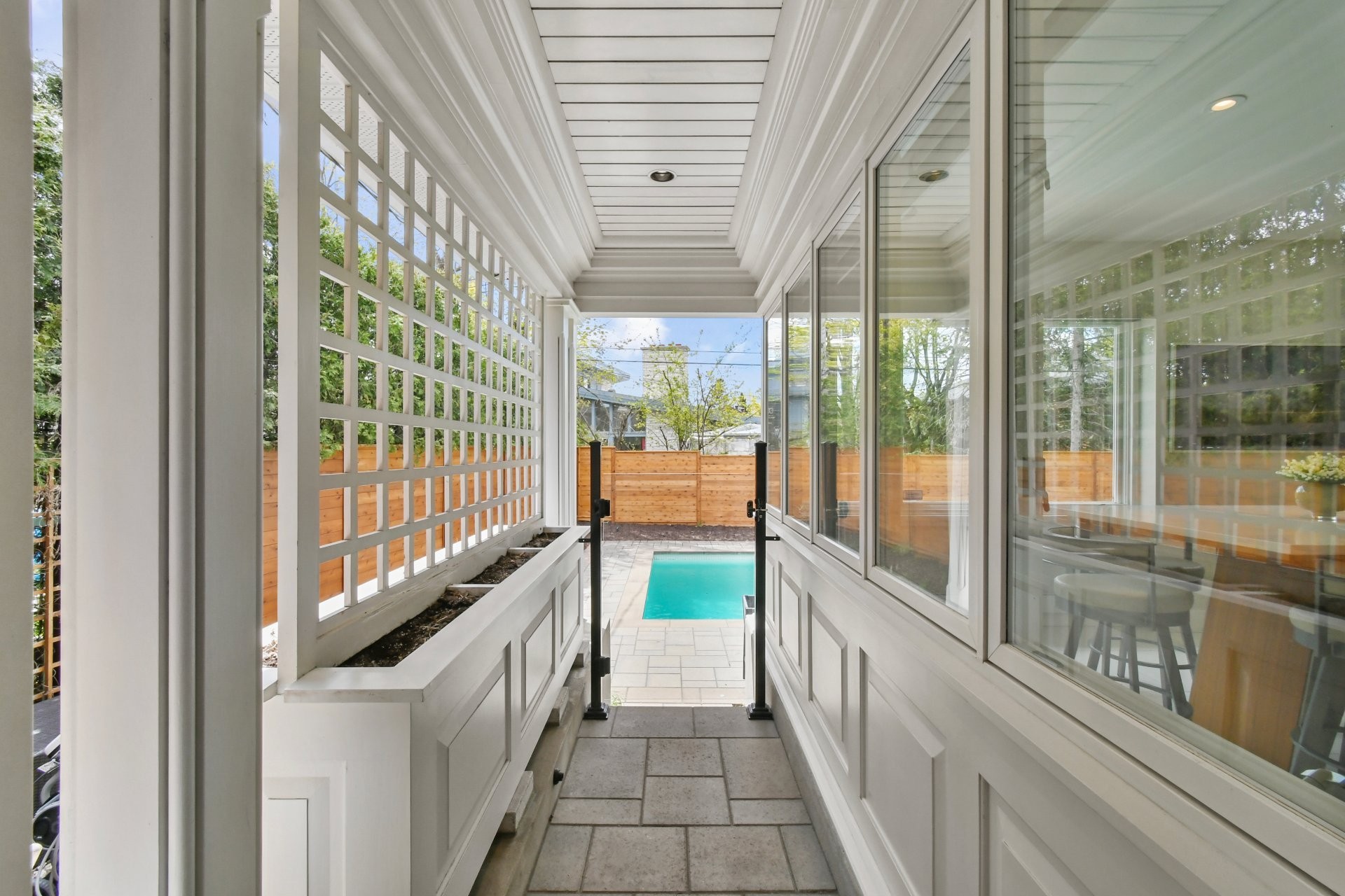 









1670


Ch. Markham

,
Mont-Royal,




QC
H3P3B2

