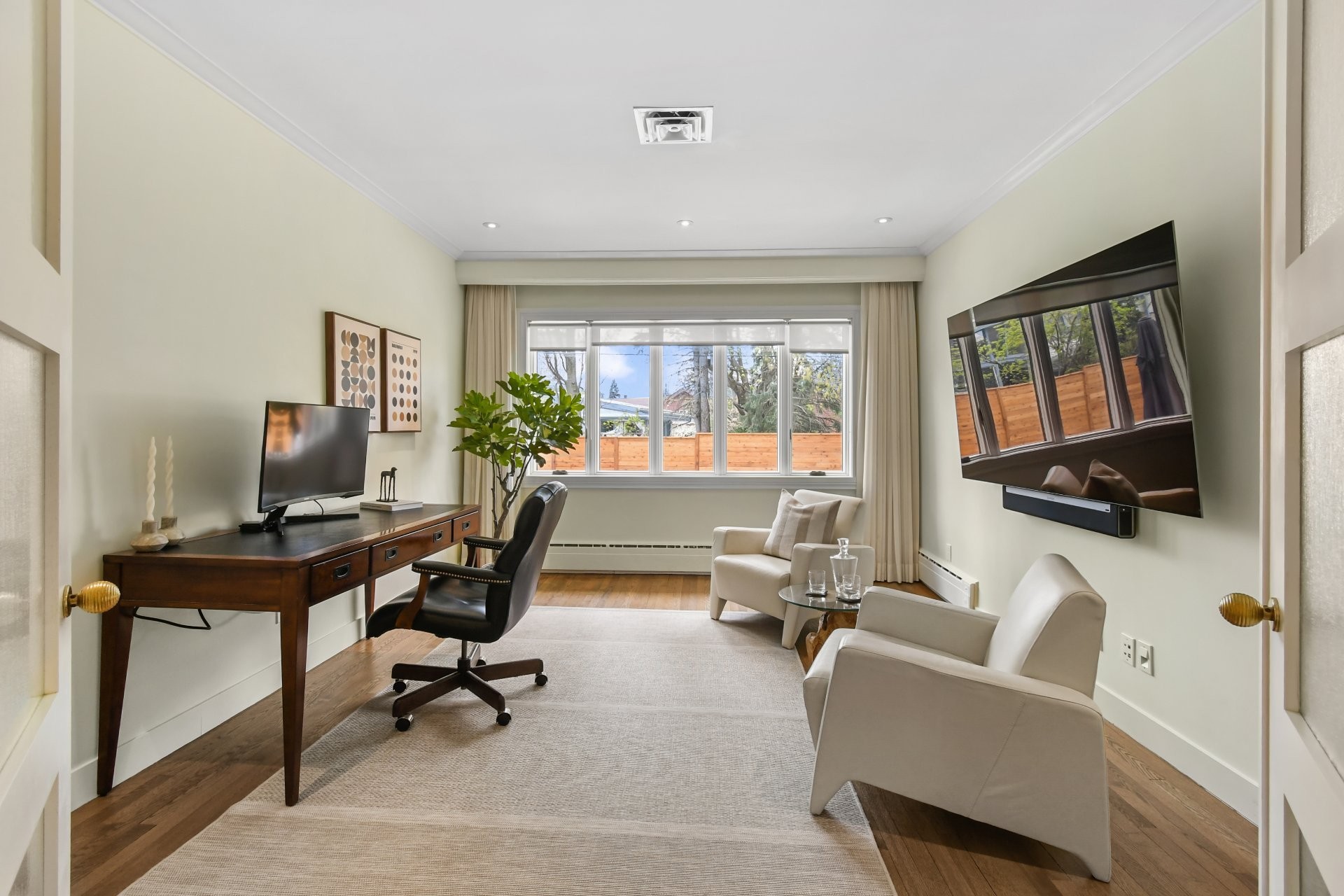 









1670


Ch. Markham

,
Mont-Royal,




QC
H3P3B2

