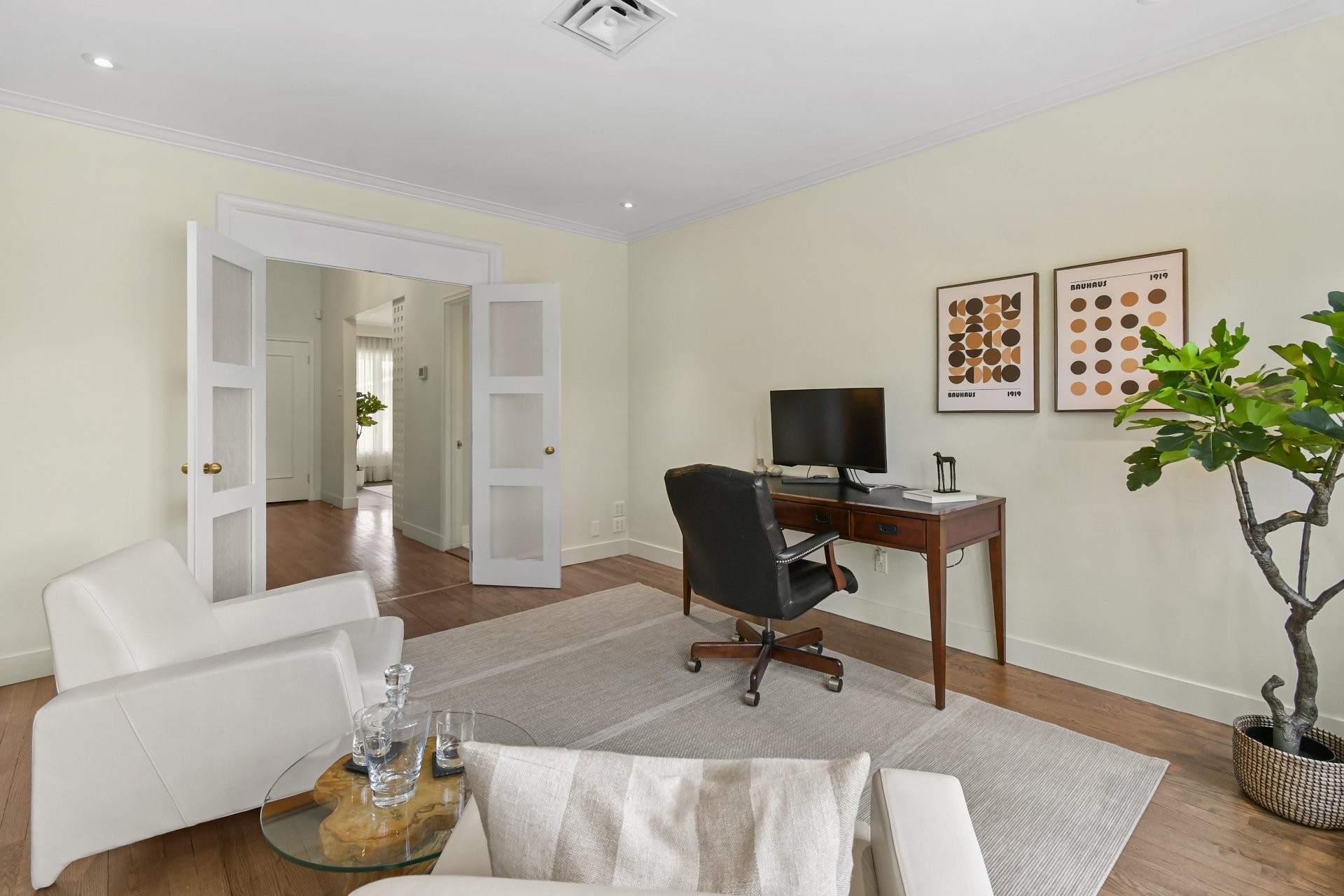 









1670


Ch. Markham

,
Mont-Royal,




QC
H3P3B2


