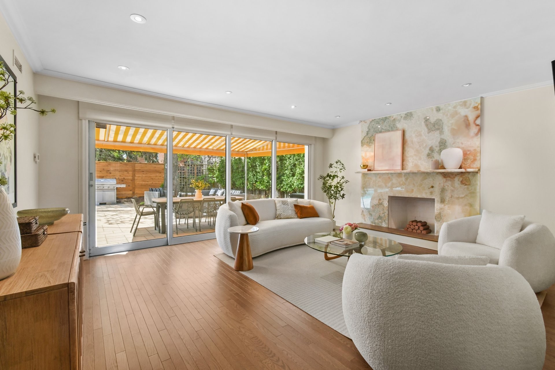 









1670


Ch. Markham

,
Mont-Royal,




QC
H3P3B2

