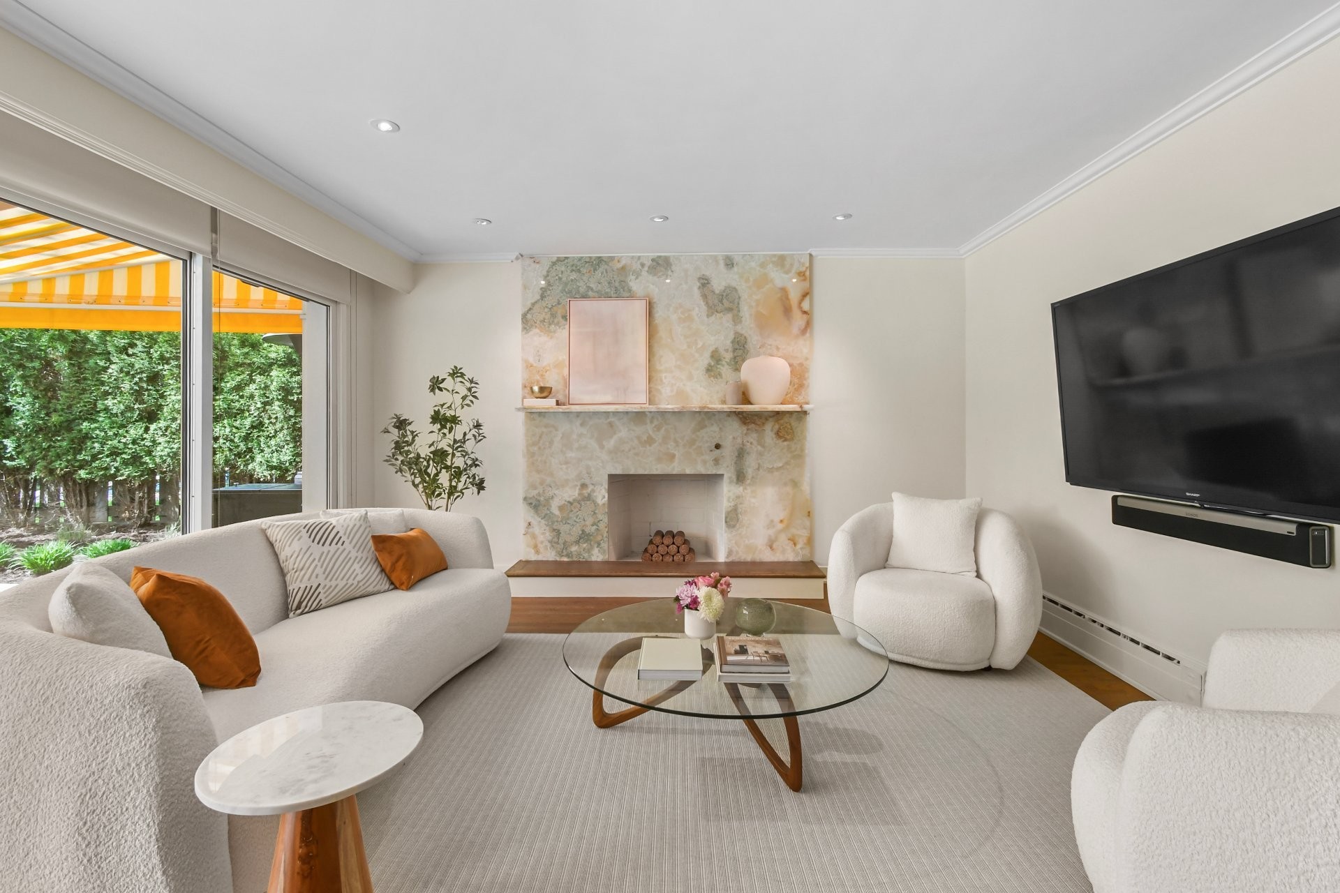 









1670


Ch. Markham

,
Mont-Royal,




QC
H3P3B2

