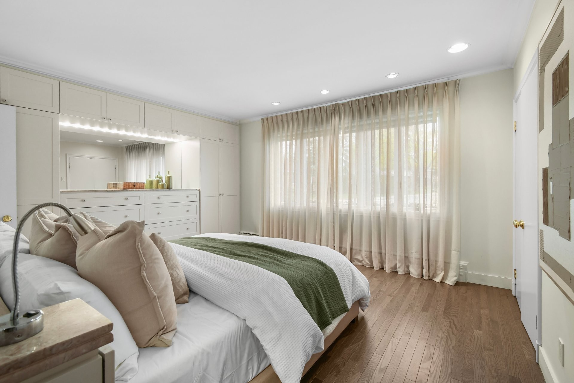 









1670


Ch. Markham

,
Mont-Royal,




QC
H3P3B2

