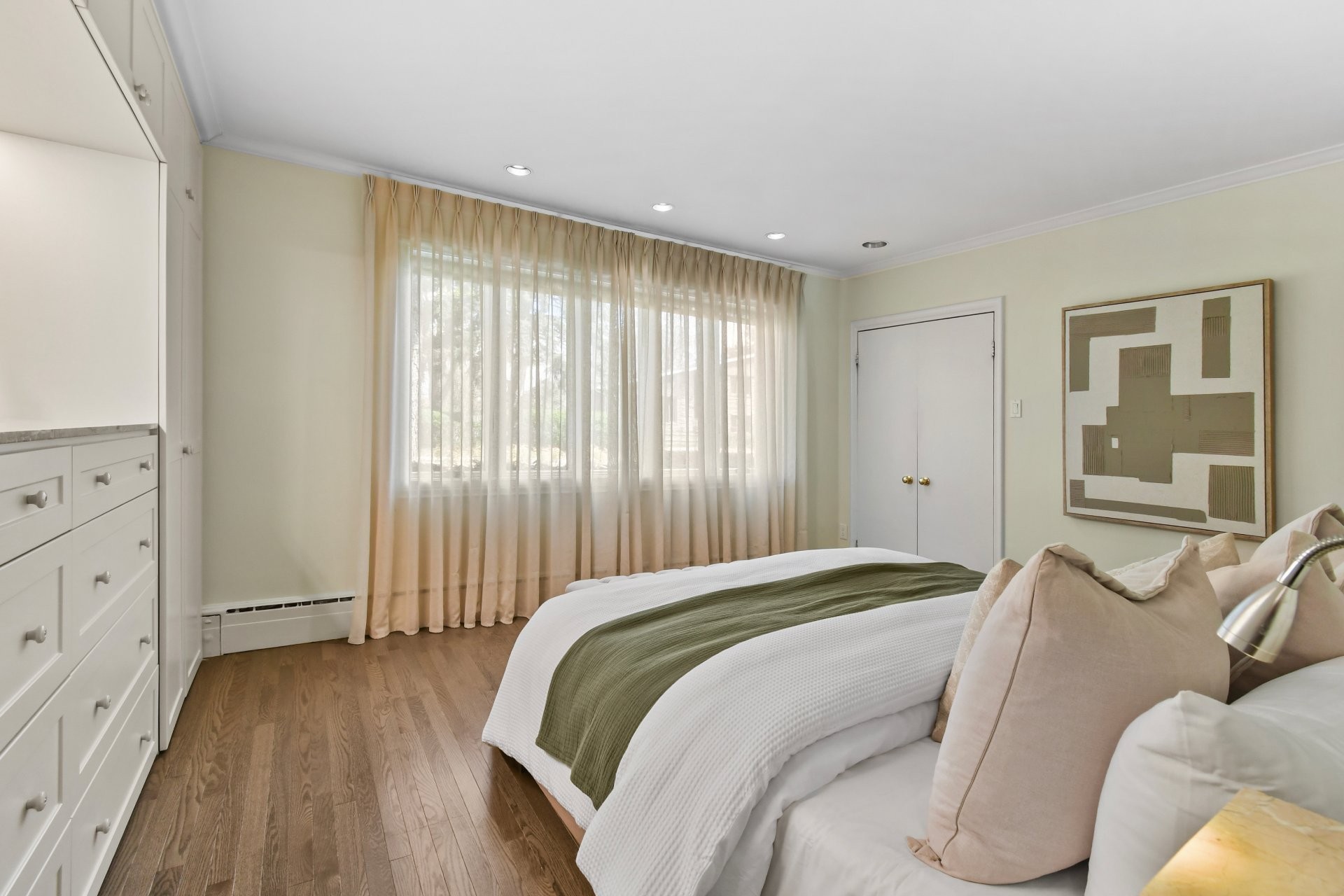 









1670


Ch. Markham

,
Mont-Royal,




QC
H3P3B2


